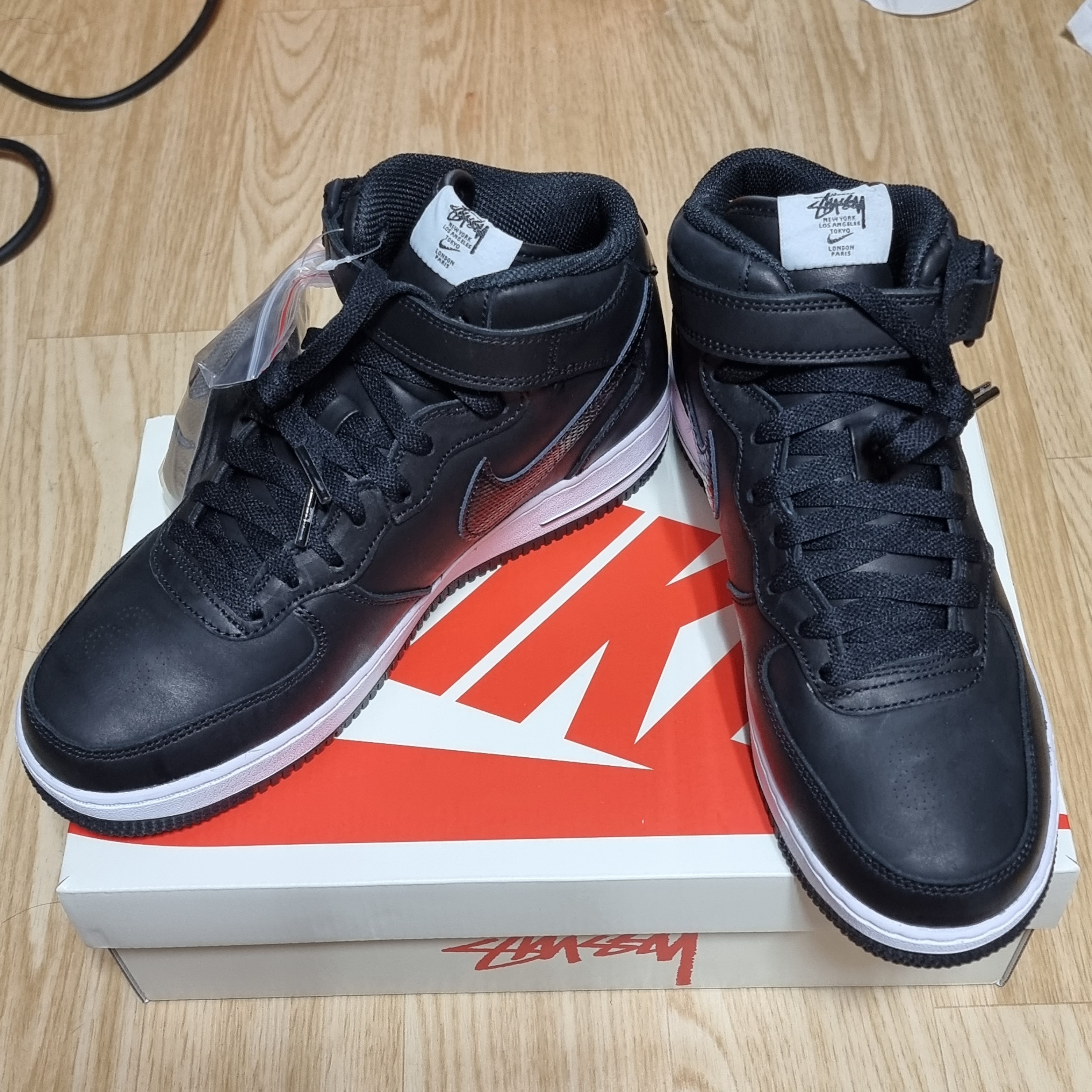 Nike x Stussy Air Force 1 '07 Mid SP Black 착용 스타일