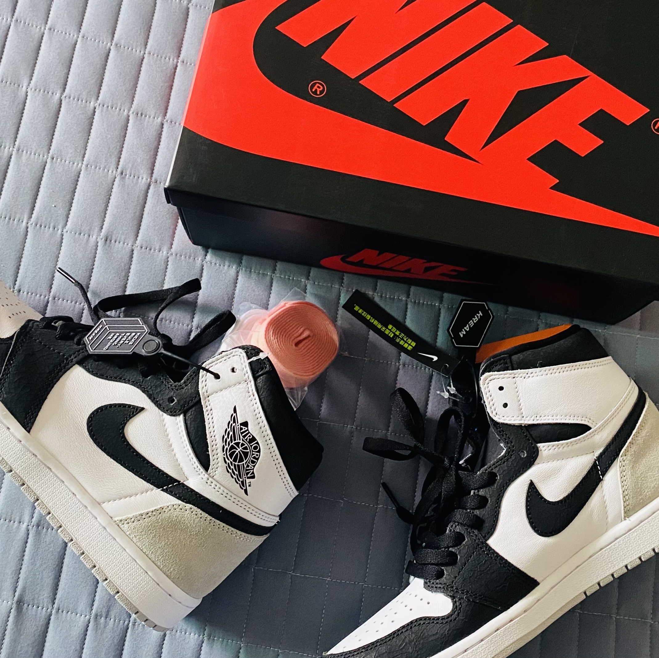 Jordan 1 Retro High OG Bleached Coral 착용 스타일