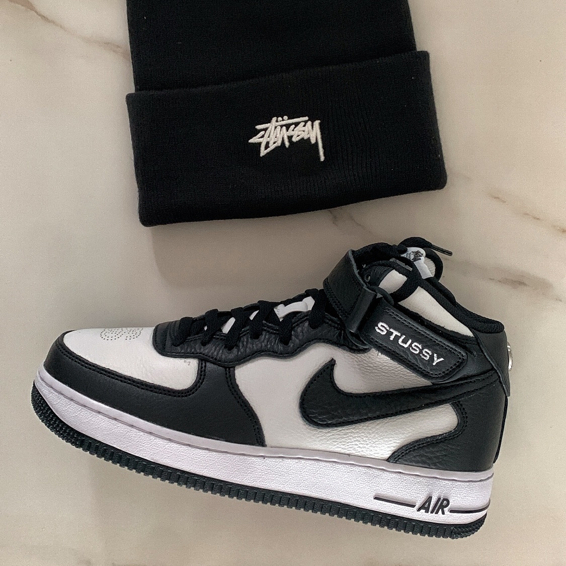 Nike x Stussy Air Force 1 '07 Mid SP Black and Light Bone, Nike x Stussy NRG Cuffed Beanie Black 착용 스타일
