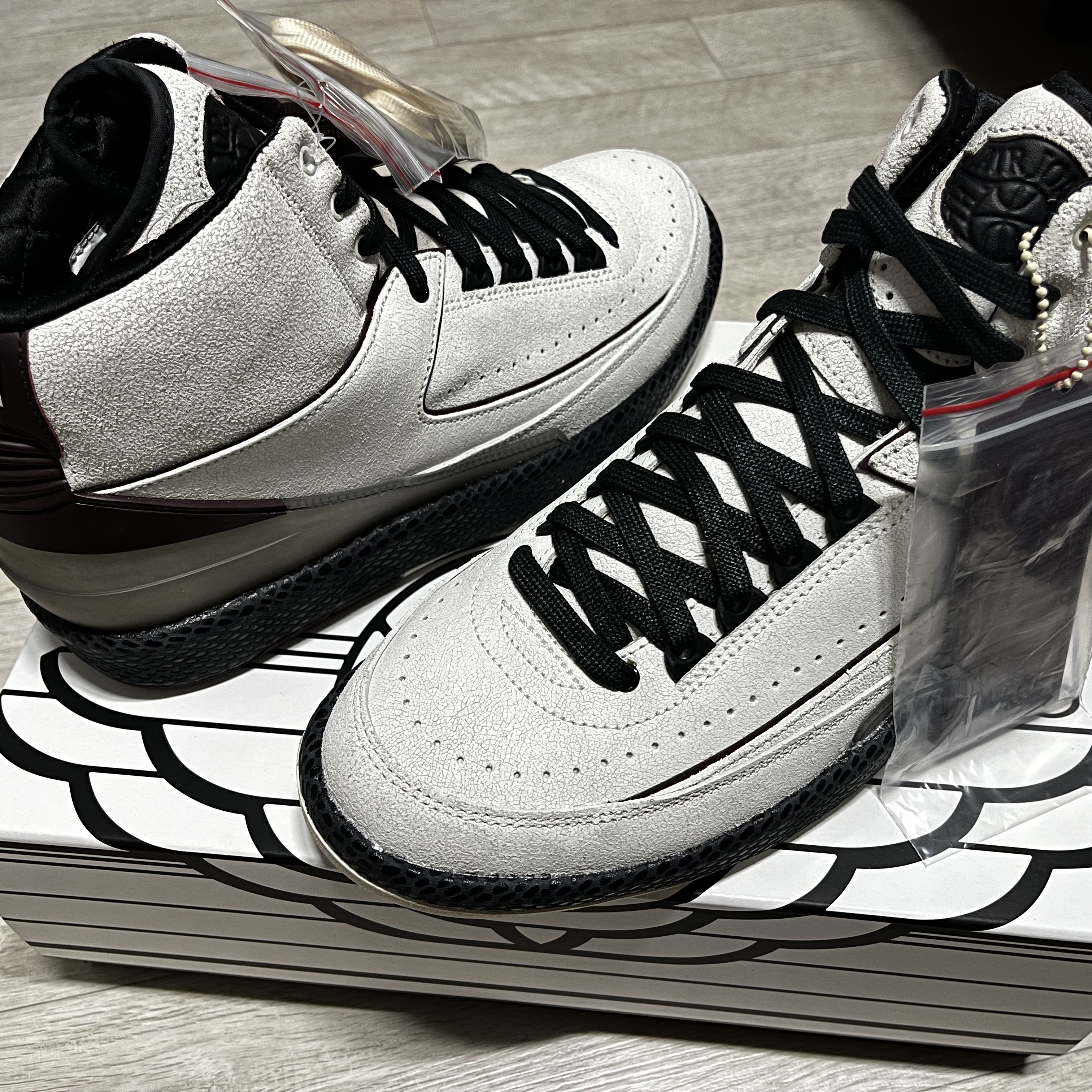 Jordan 2 x A Ma Maniere Retro SP Sail and Burgundy 착용 스타일