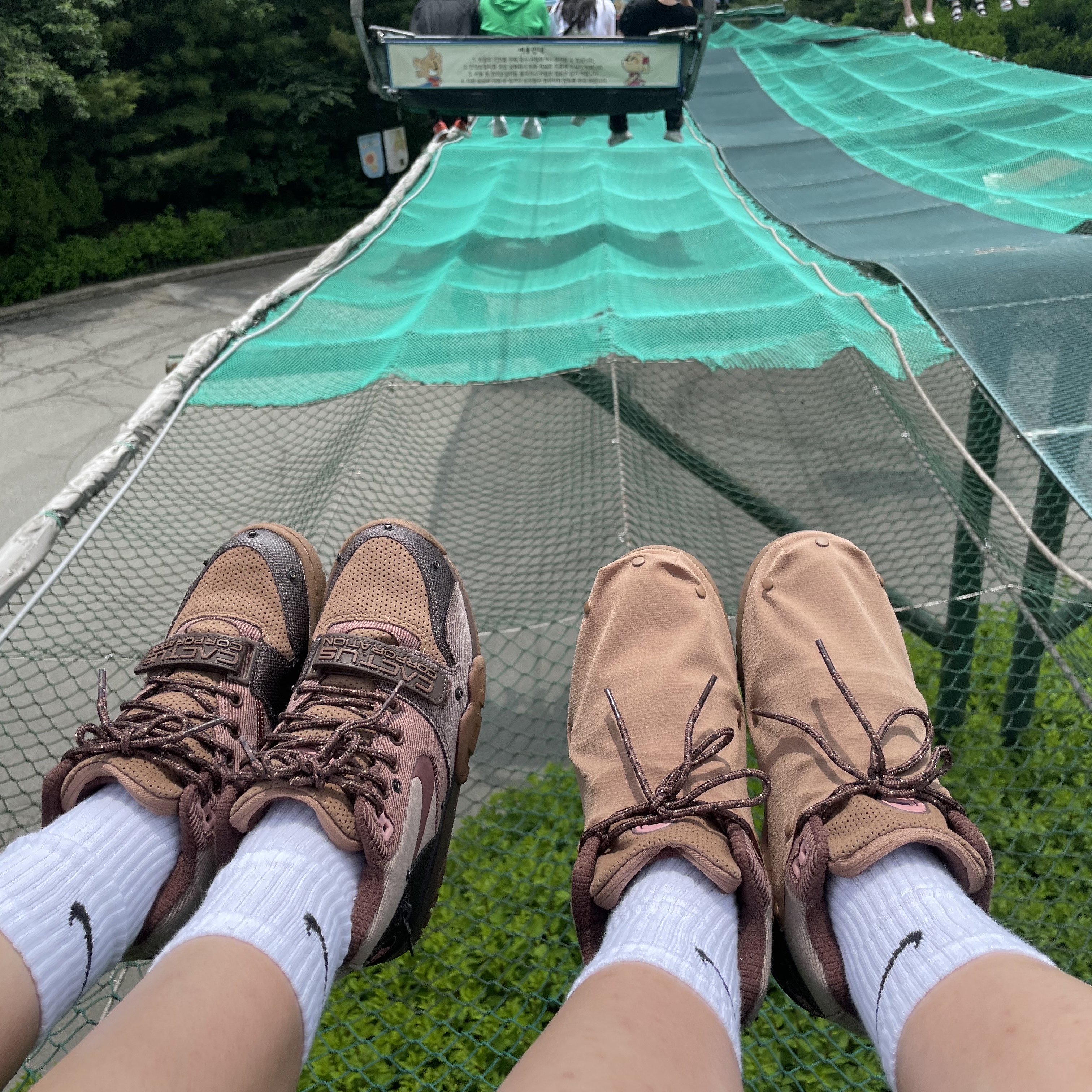 Nike x Travis Scott Air Trainer 1 Archaeo Brown and Rust Pink 착용 스타일