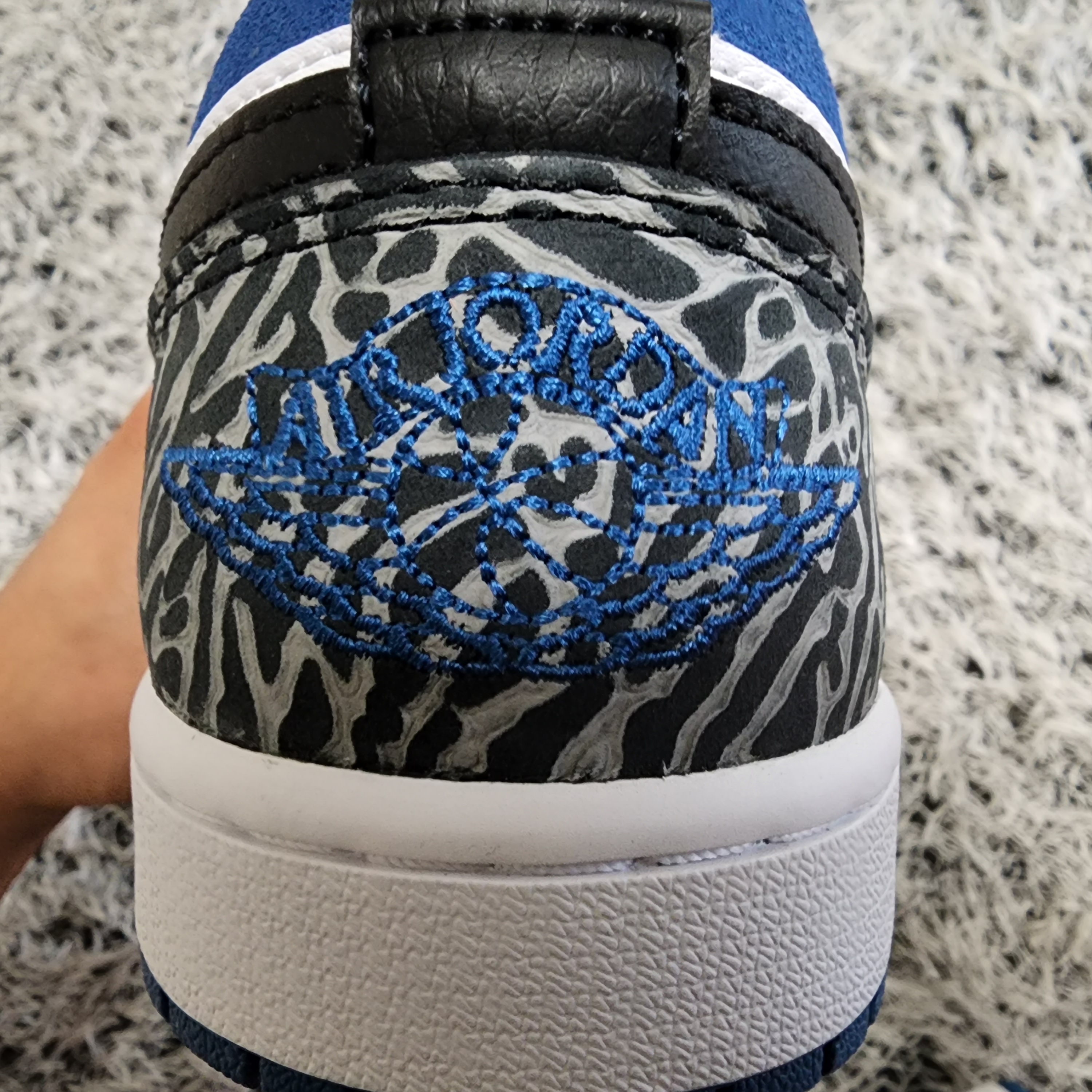 Jordan 1 Low SE White Cement Grey Blue 착용 스타일 - 4