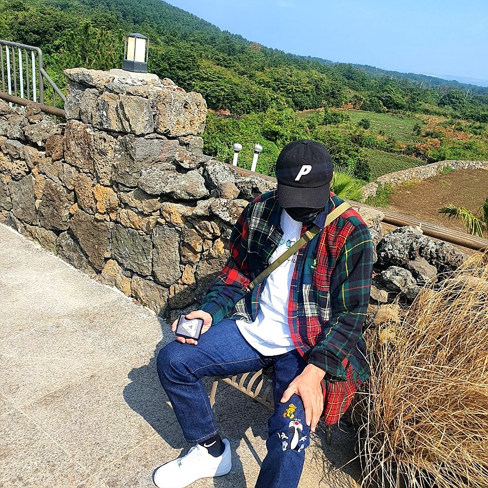Palace Pigment P 6-Panel Black- 22SS, Nike x Supreme Air Force 1 Low White 착용 스타일
