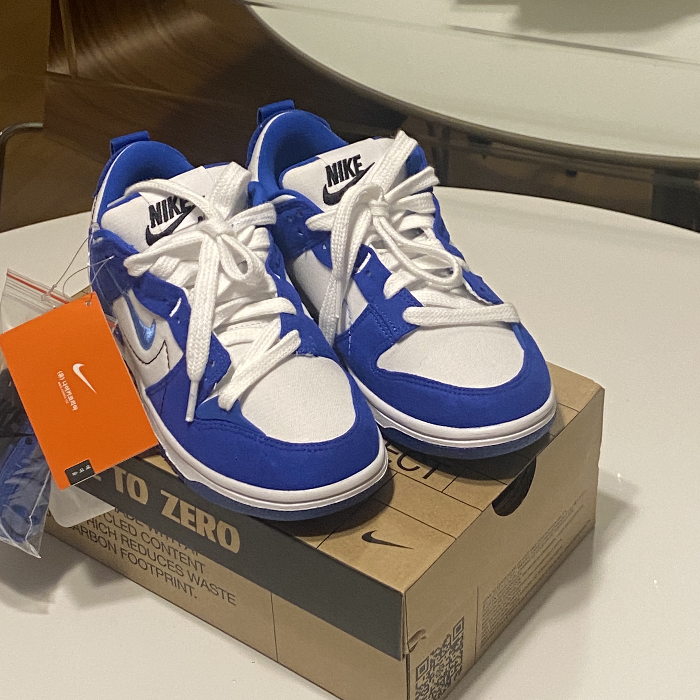 (W) Nike Dunk Low Disrupt 2 White and University Blue 착용 스타일
