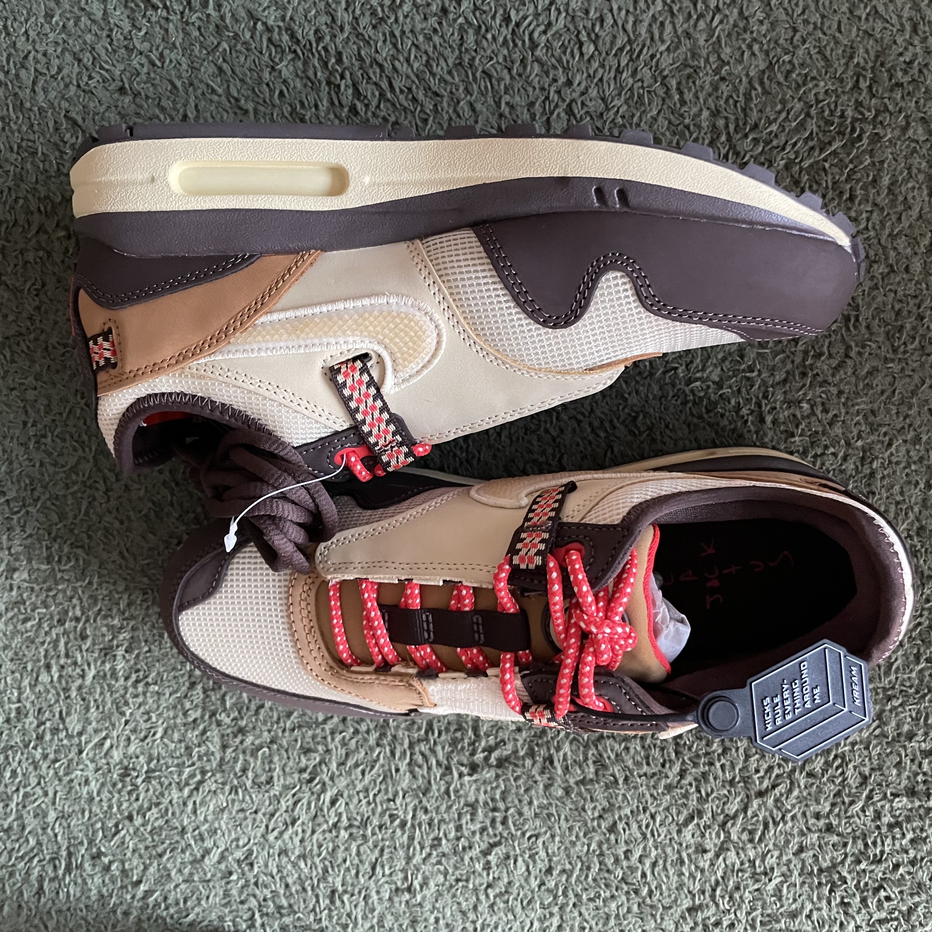 Nike x Travis Scott Air Max 1 Cact.us Brown 착용 스타일 - 2