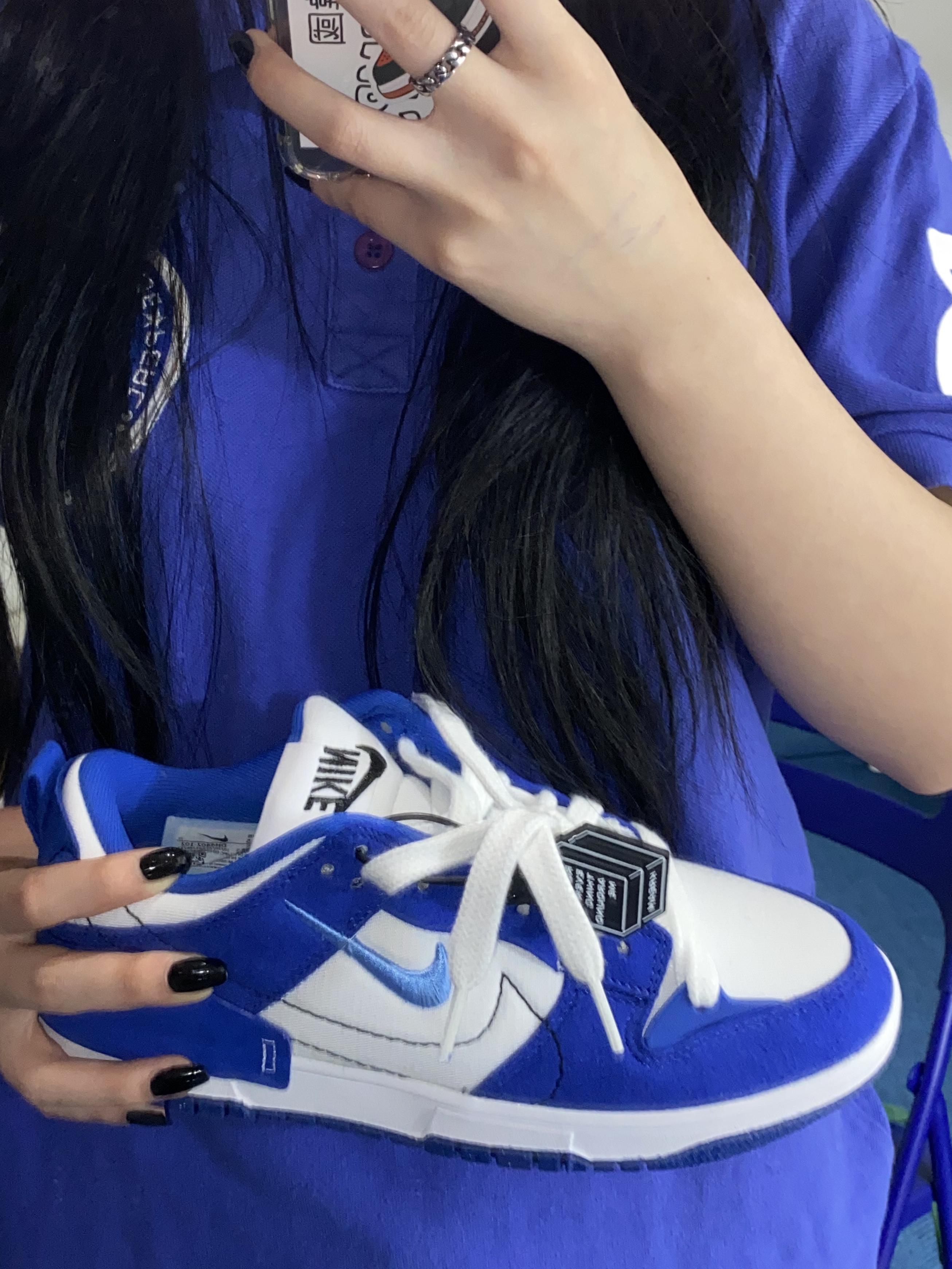 (W) Nike Dunk Low Disrupt 2 White and University Blue 착용 스타일 - 2
