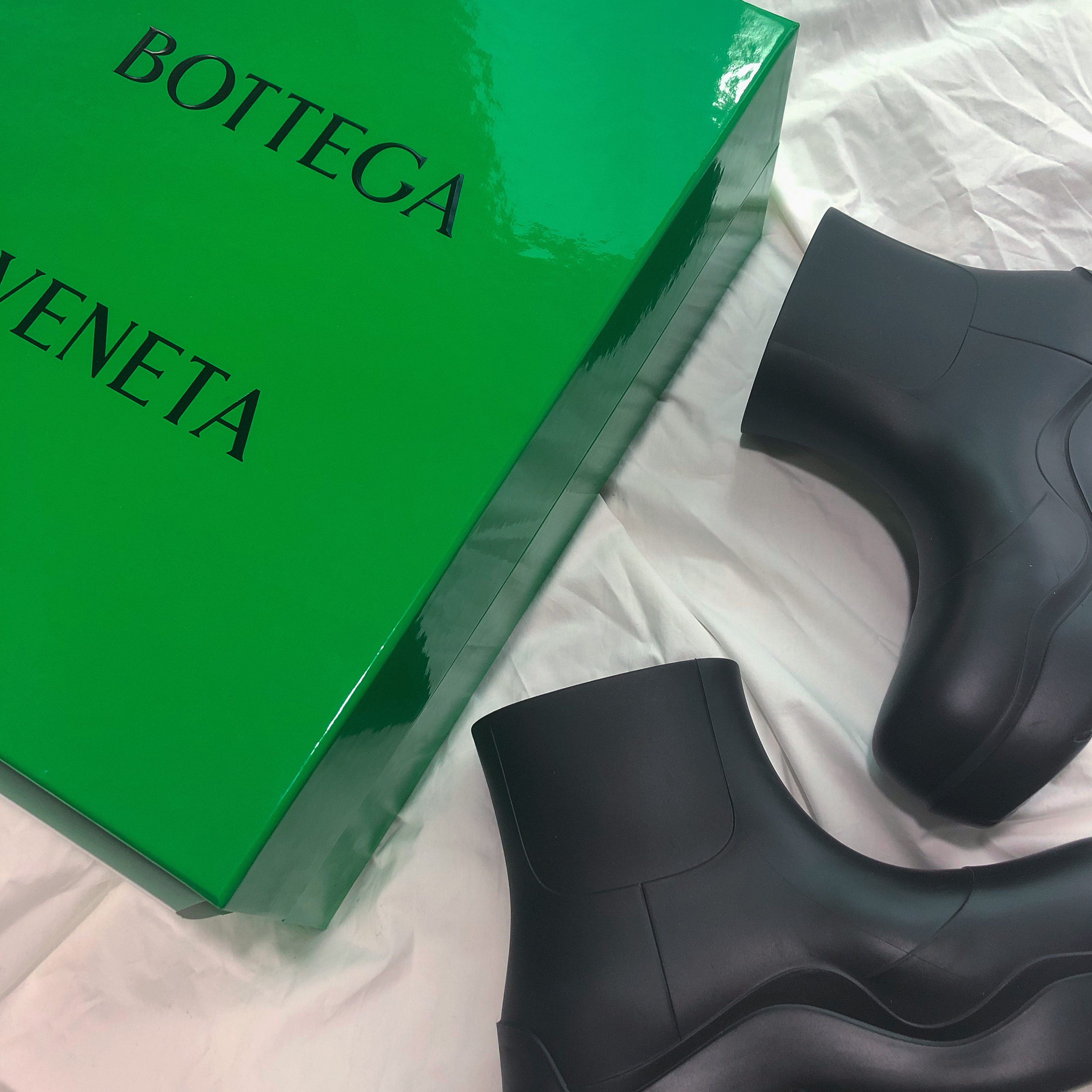 Bottega Veneta Puddle Ankle Boots Black 착용 스타일