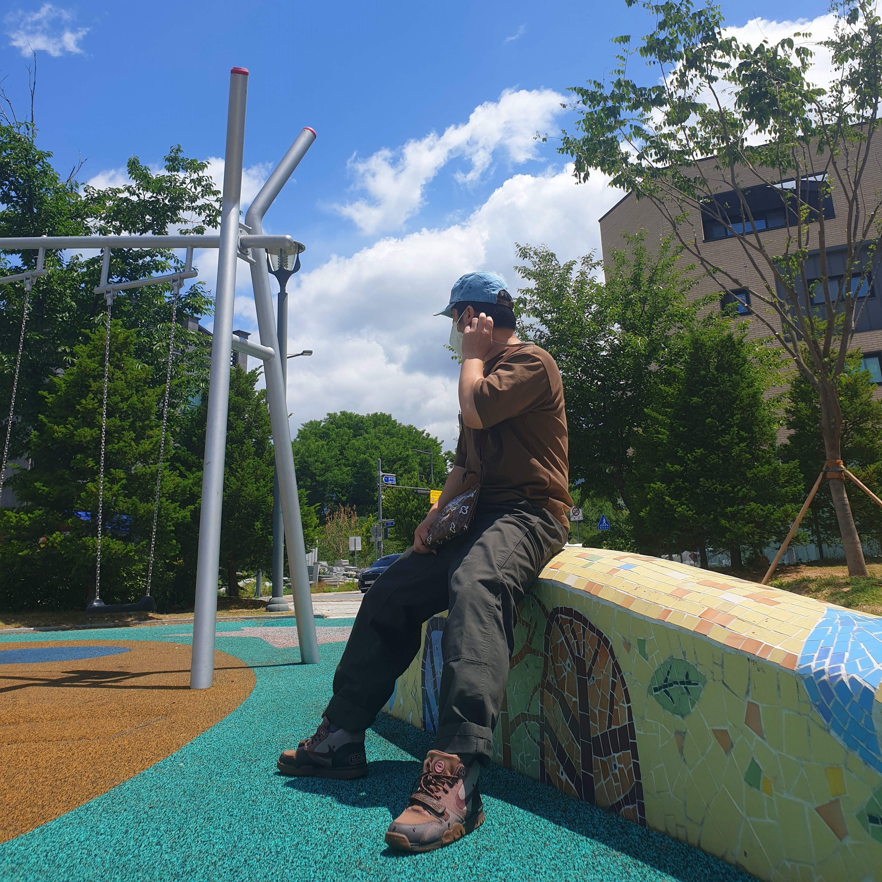 Nike x Travis Scott Air Trainer 1 Archaeo Brown and Rust Pink, Supreme Washed Chino Twill Camp Cap Denim - 21FW 착용 스타일