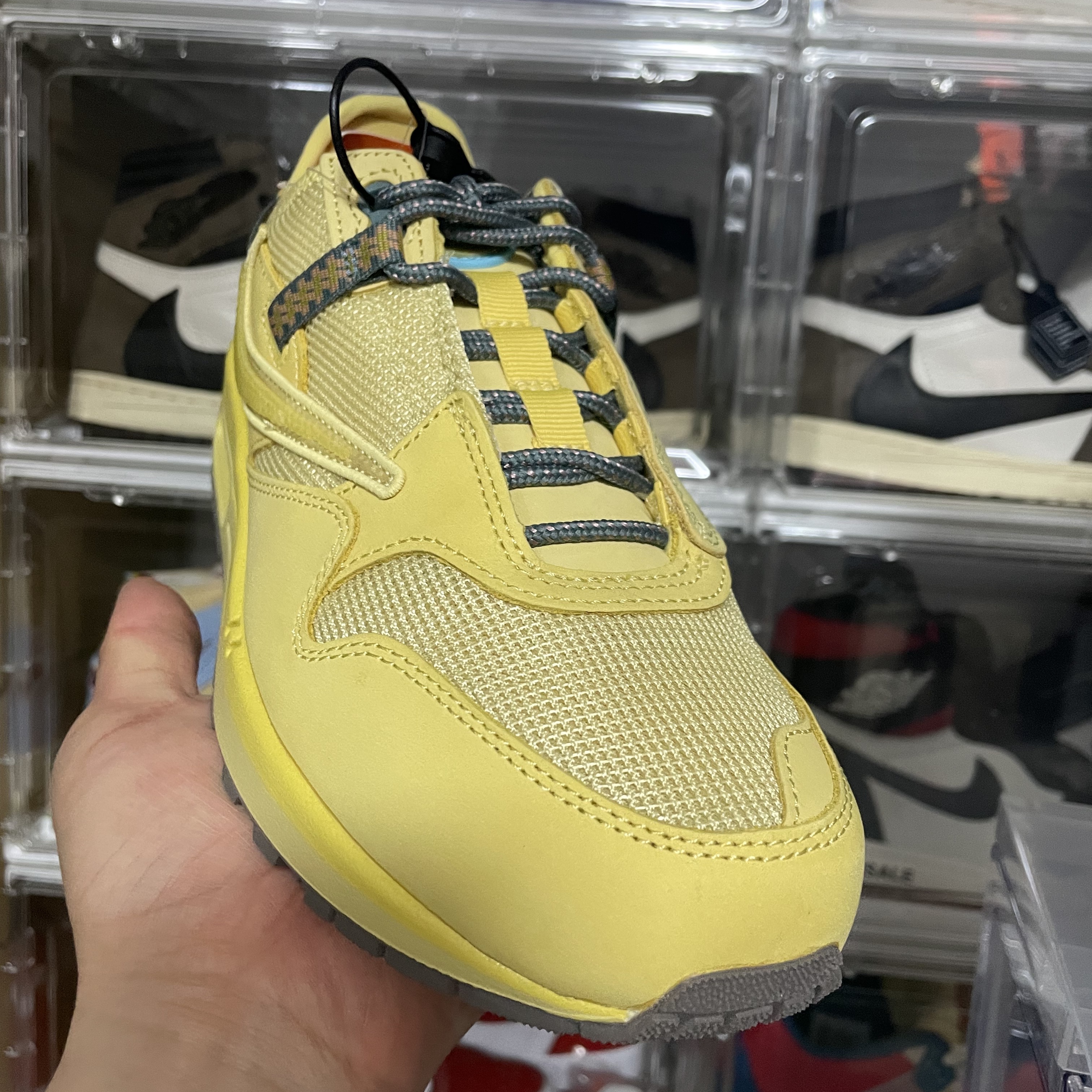 Nike x Travis Scott Air Max 1 Cact.us Gold, Nike x Travis Scott Air Max 1 Cact.us Brown 착용 스타일 - 1
