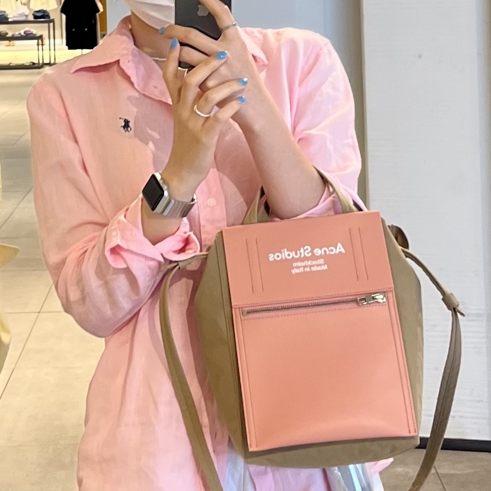 Acne Studios Baker Out Mini Tote Bag Brown Pink 착용 스타일