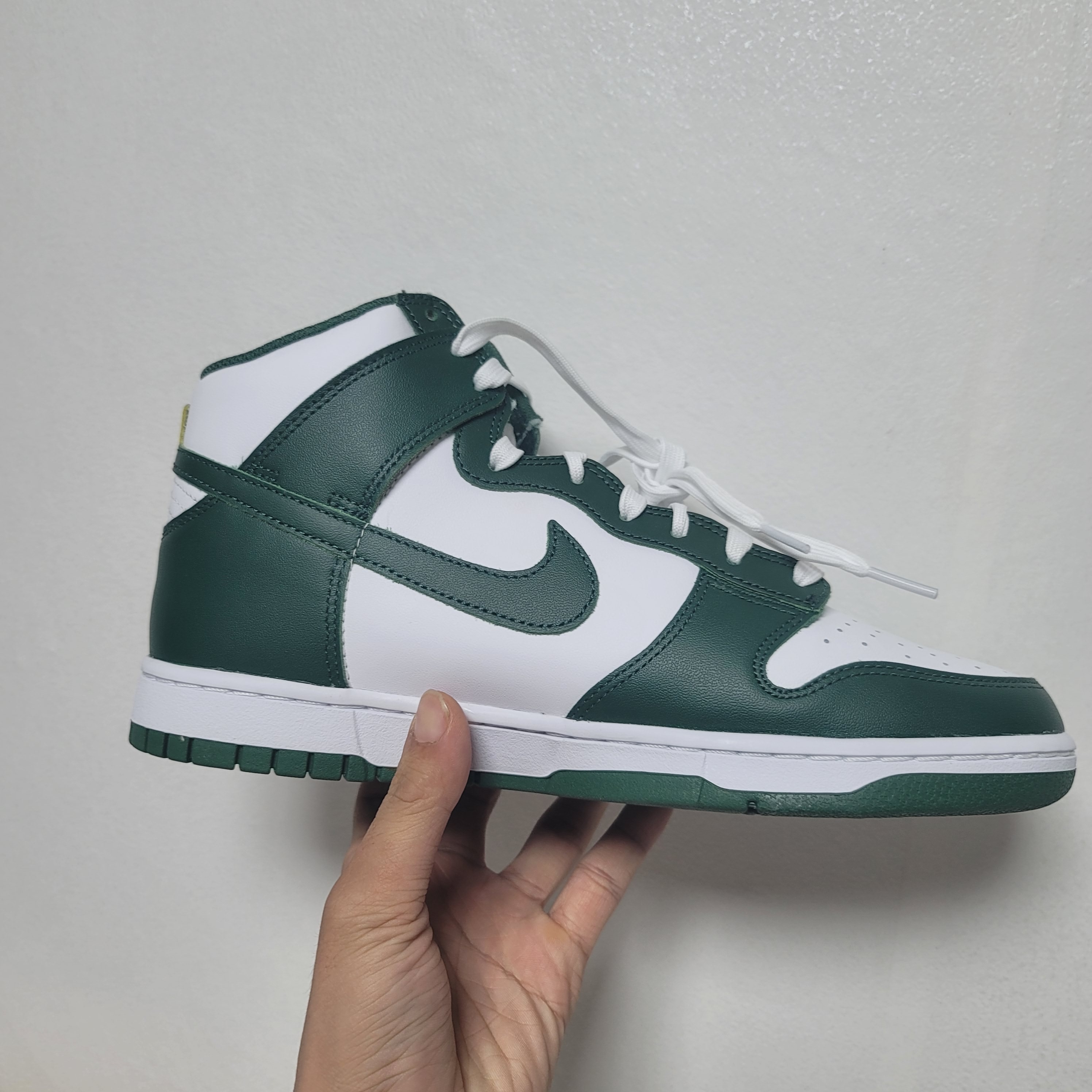 Nike Dunk High Retro Noble Green 착용 스타일