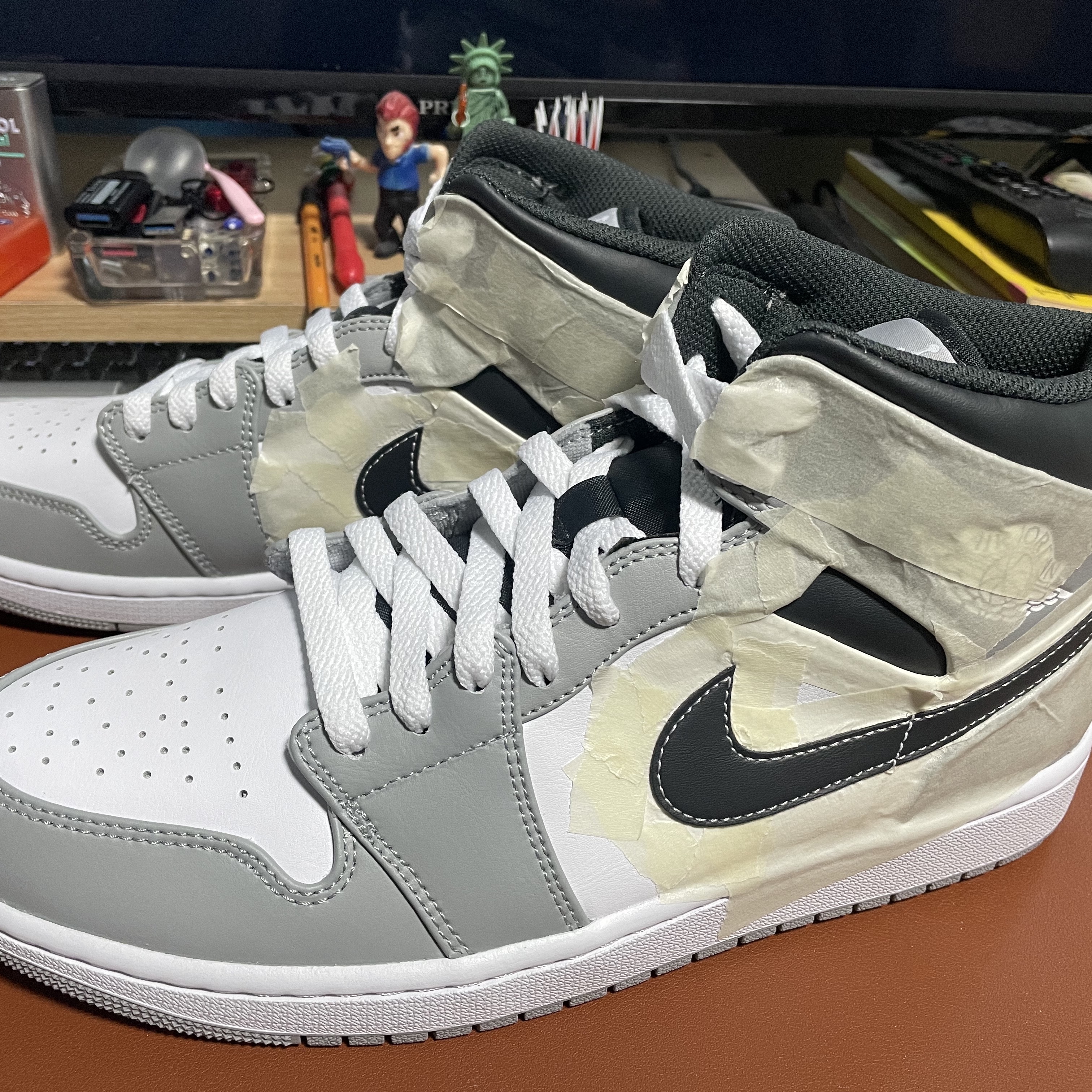 Jordan 1 Mid Light Smoke Grey Anthracite 착용 스타일 - 2