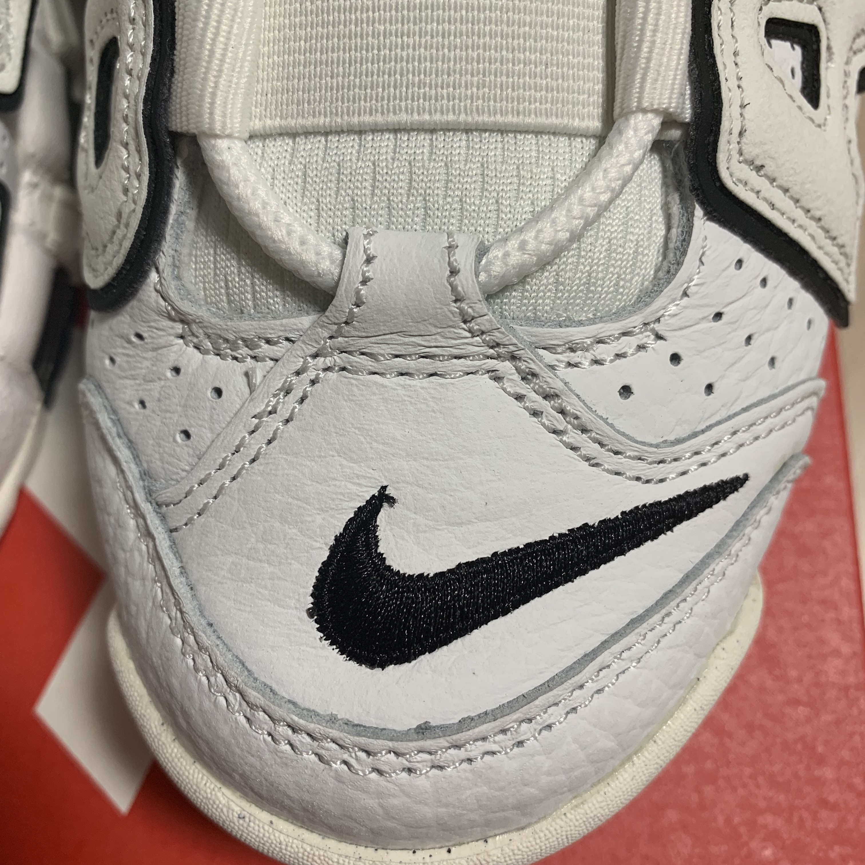 (W) Nike Air More Uptempo Summit White 착용 스타일 - 2