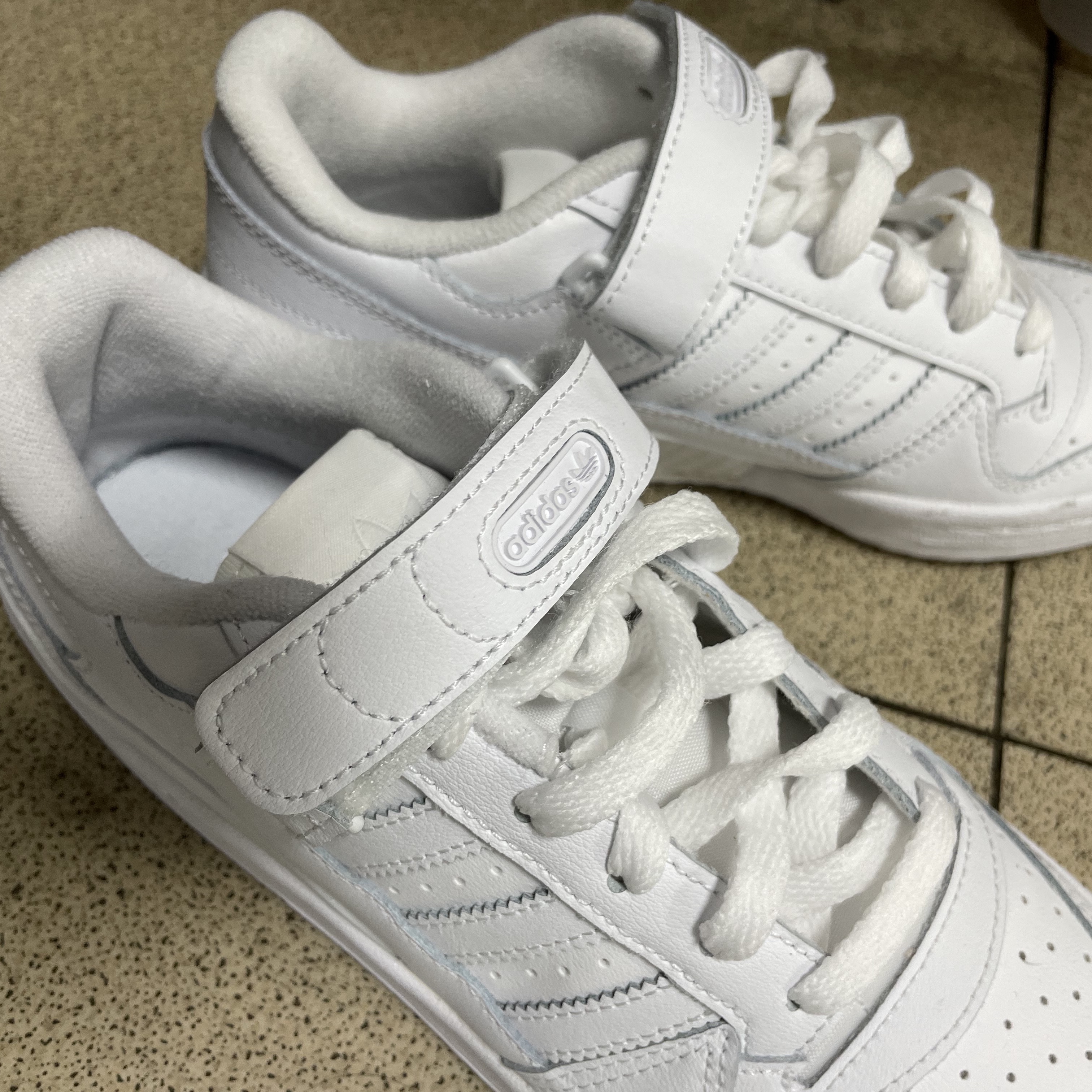 Adidas Forum Low Triple White 착용 스타일