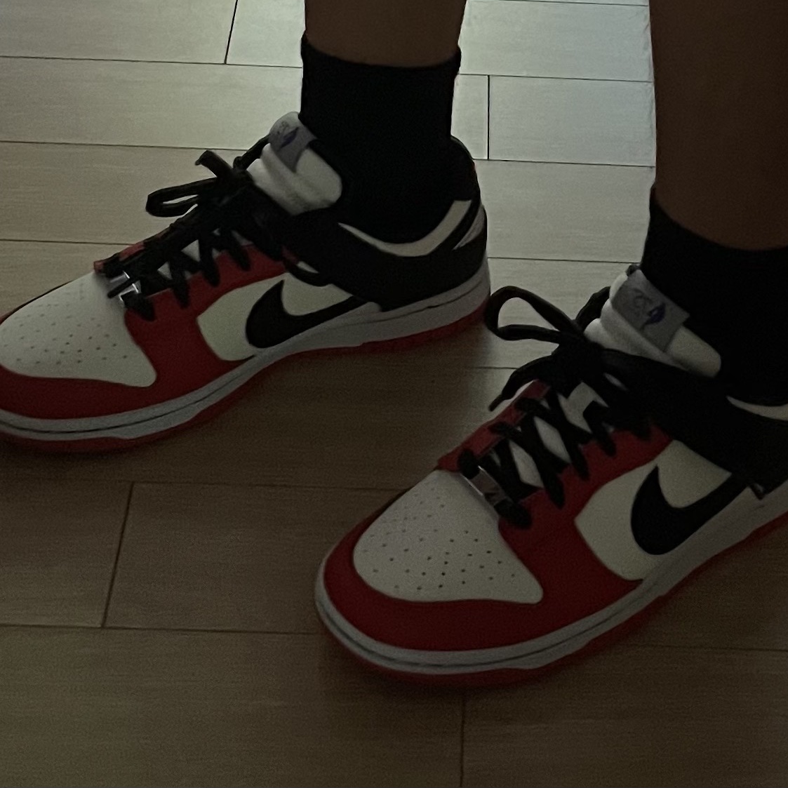 Nike x NBA Dunk Low Retro EMB Black and Chile Red 착용 스타일