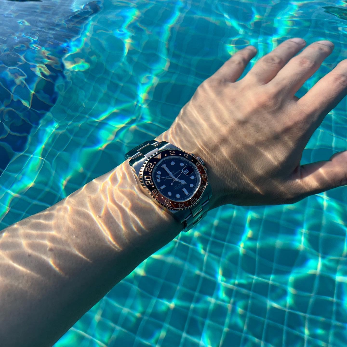 Rolex GMT-Master II 40mm 126711CHNR Black Oyster 착용 스타일