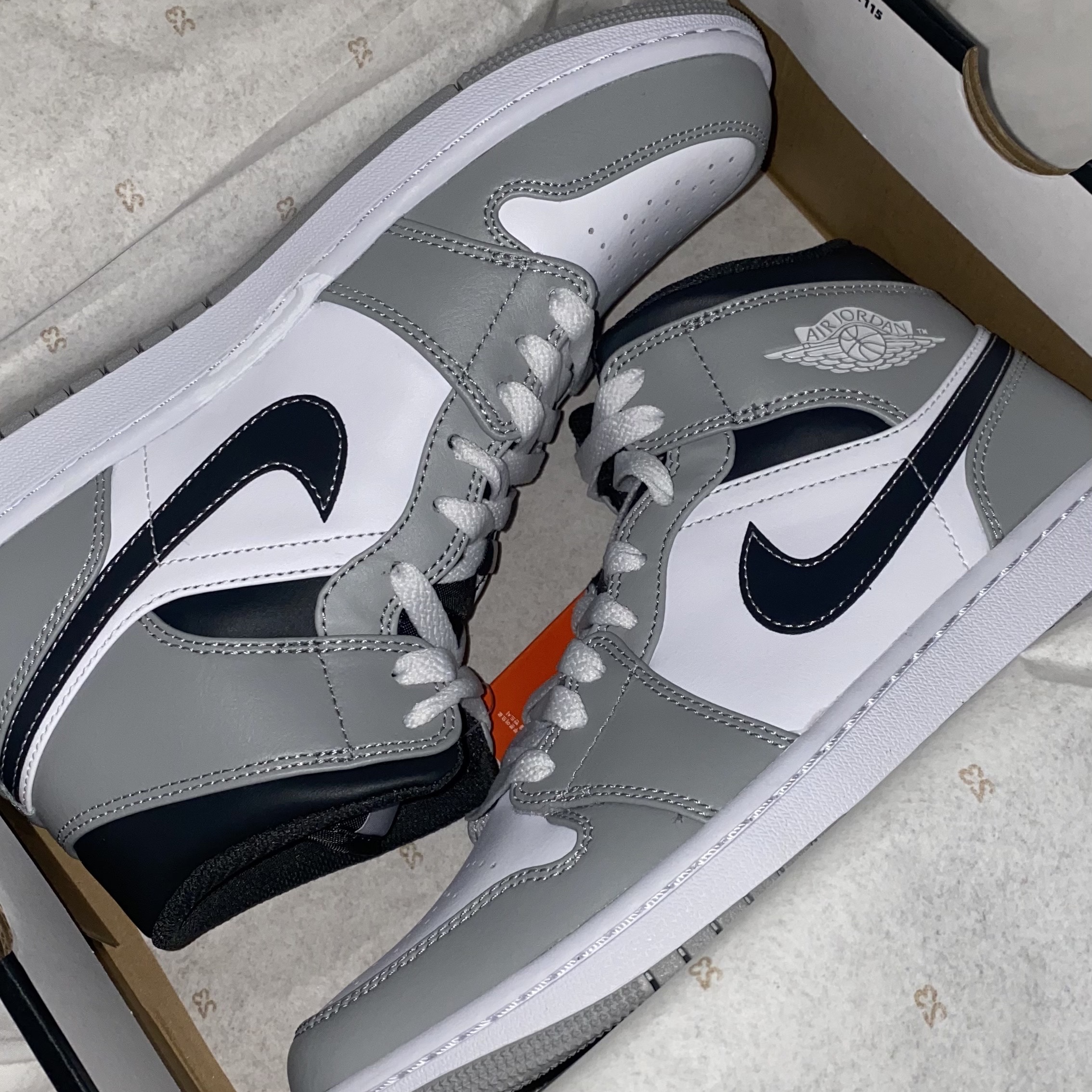 Jordan 1 Mid Light Smoke Grey Anthracite 착용 스타일