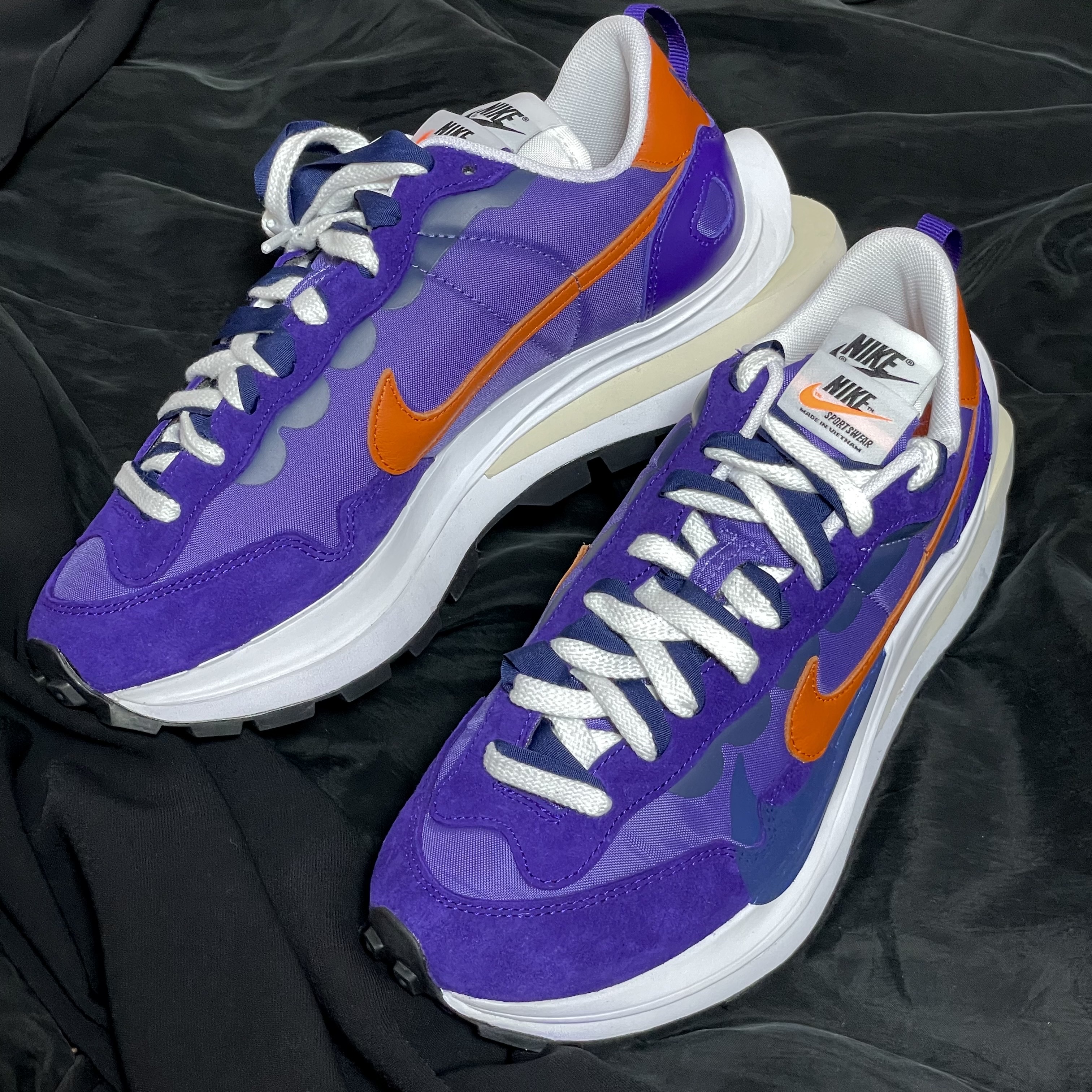Nike x Sacai VaporWaffle Dark Iris 착용 스타일