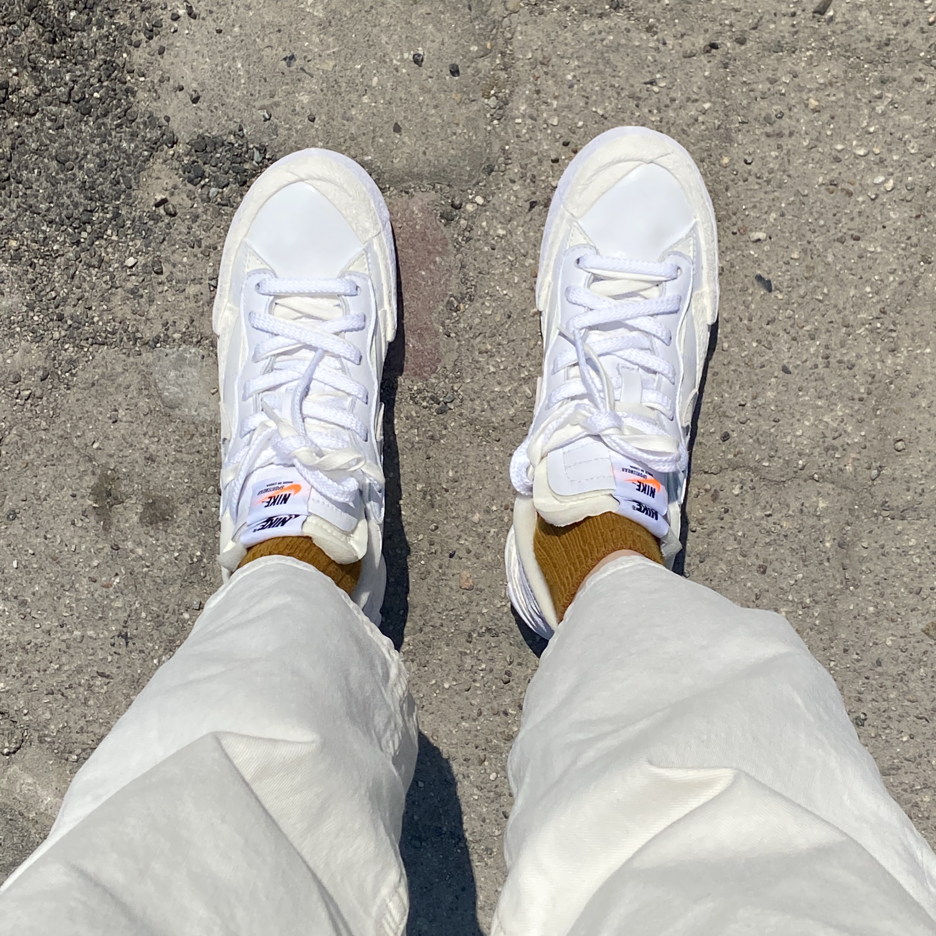 Nike x Sacai Blazer Low White Patent Leather 착용 스타일 - 1