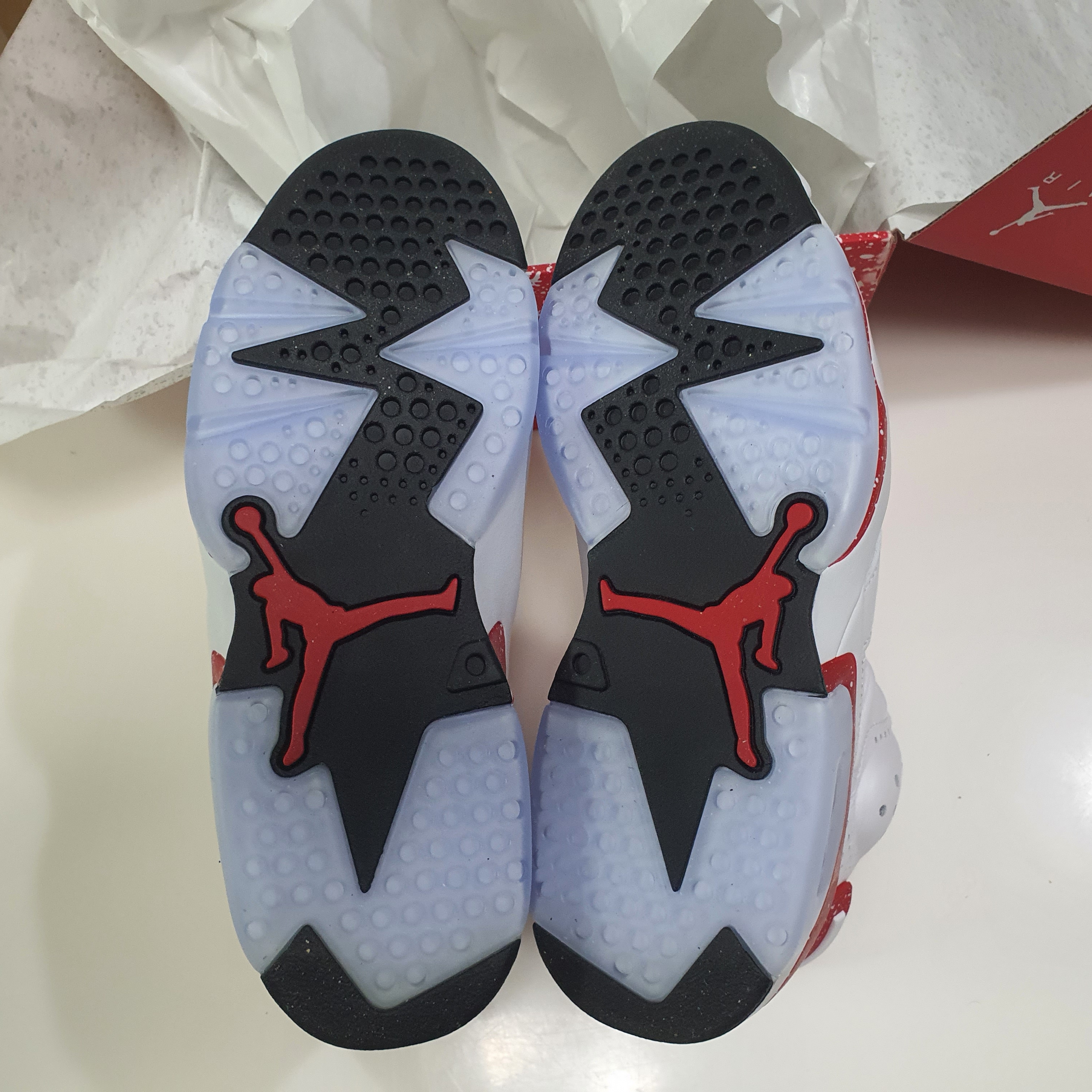 Jordan 6 Retro White and University Red 착용 스타일 - 4