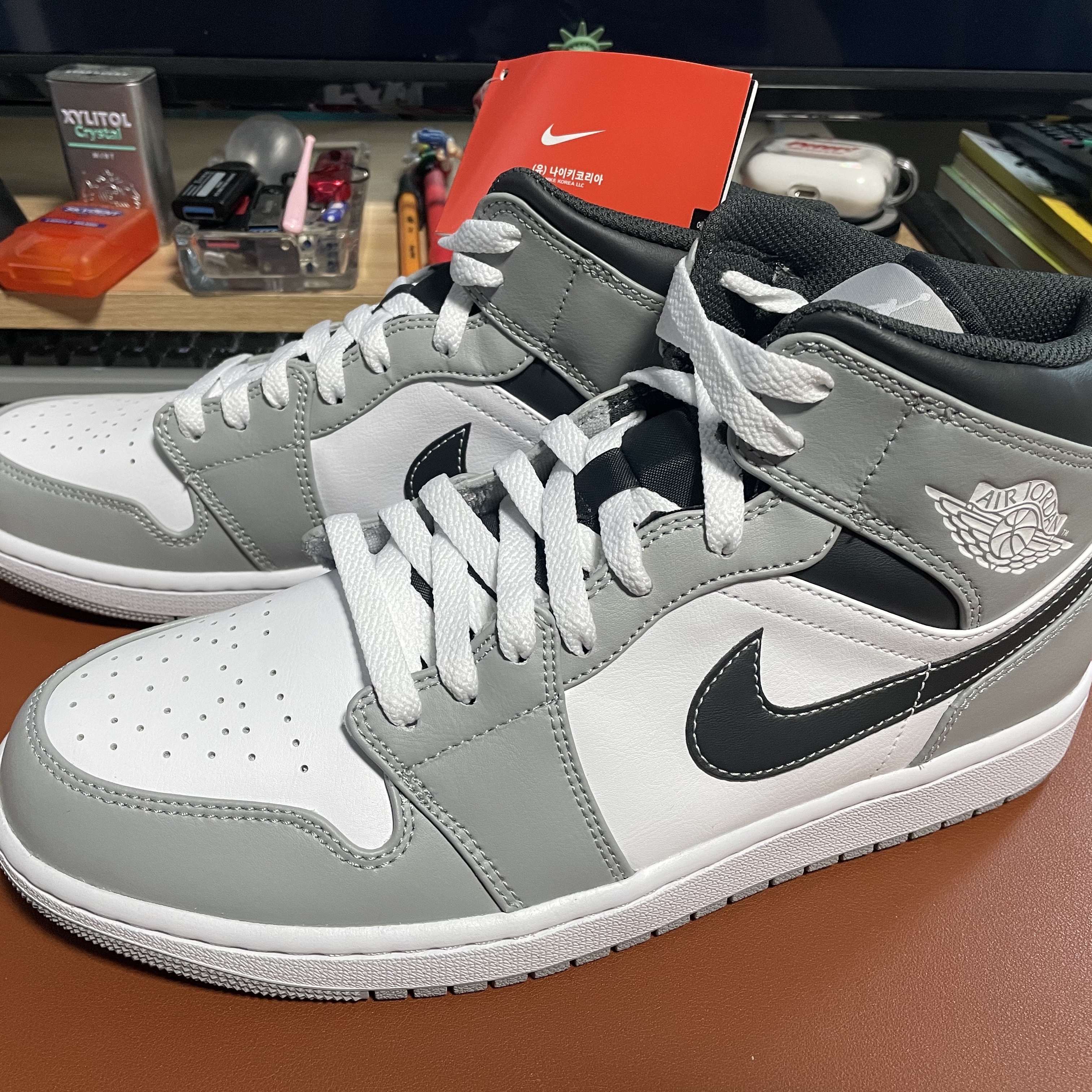 Jordan 1 Mid Light Smoke Grey Anthracite 착용 스타일 - 1