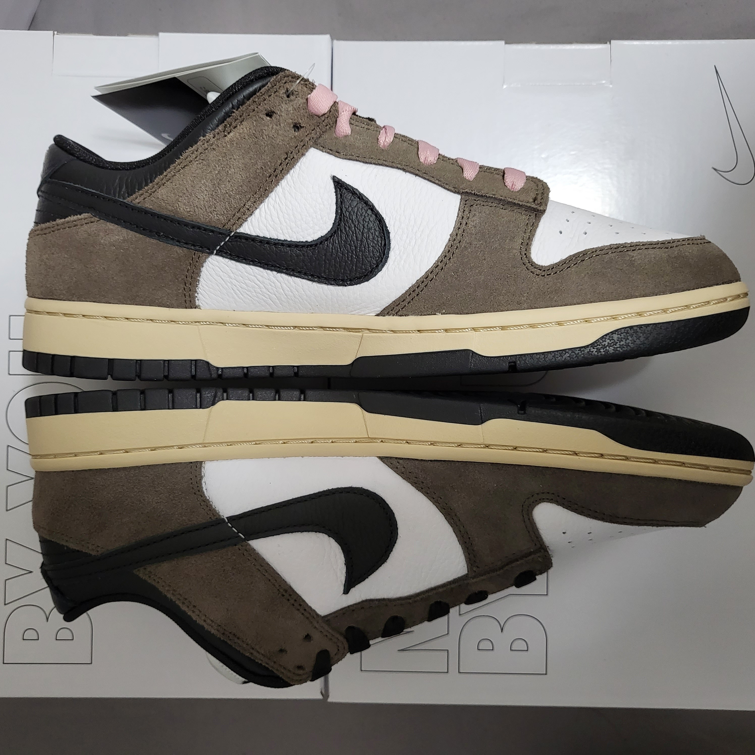 Jordan 1 x Travis Scott Retro High OG SP Mocha 착용 스타일 - 4