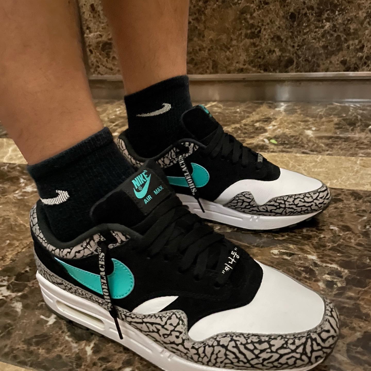 NIke x Atmos Air Max 1 Elephant 2017, Nike ACG Cargo Shorts Ironstone - Asia 착용 스타일 - 2