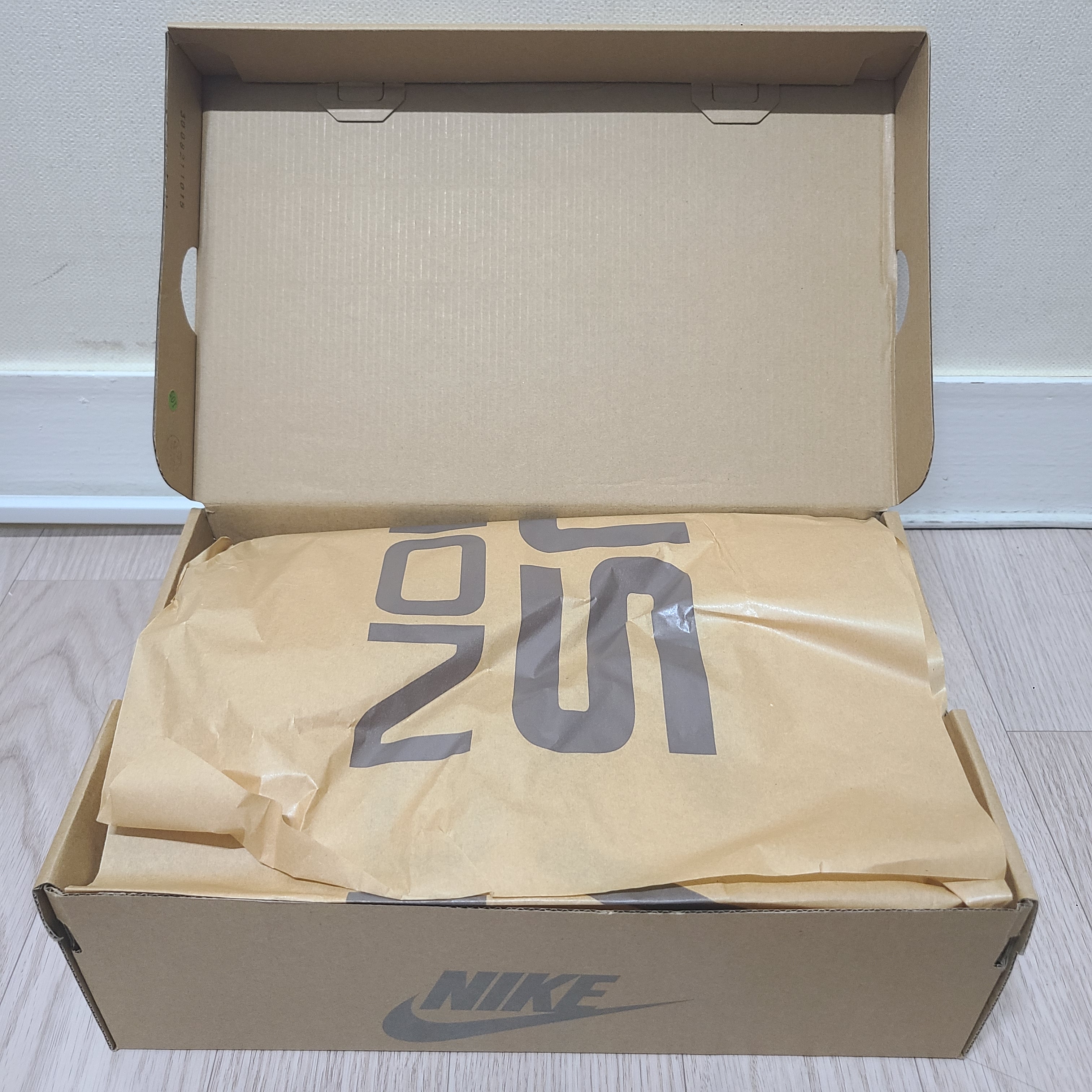 Nike x Travis Scott Air Trainer 1 Archaeo Brown and Rust Pink 착용 스타일 - 5