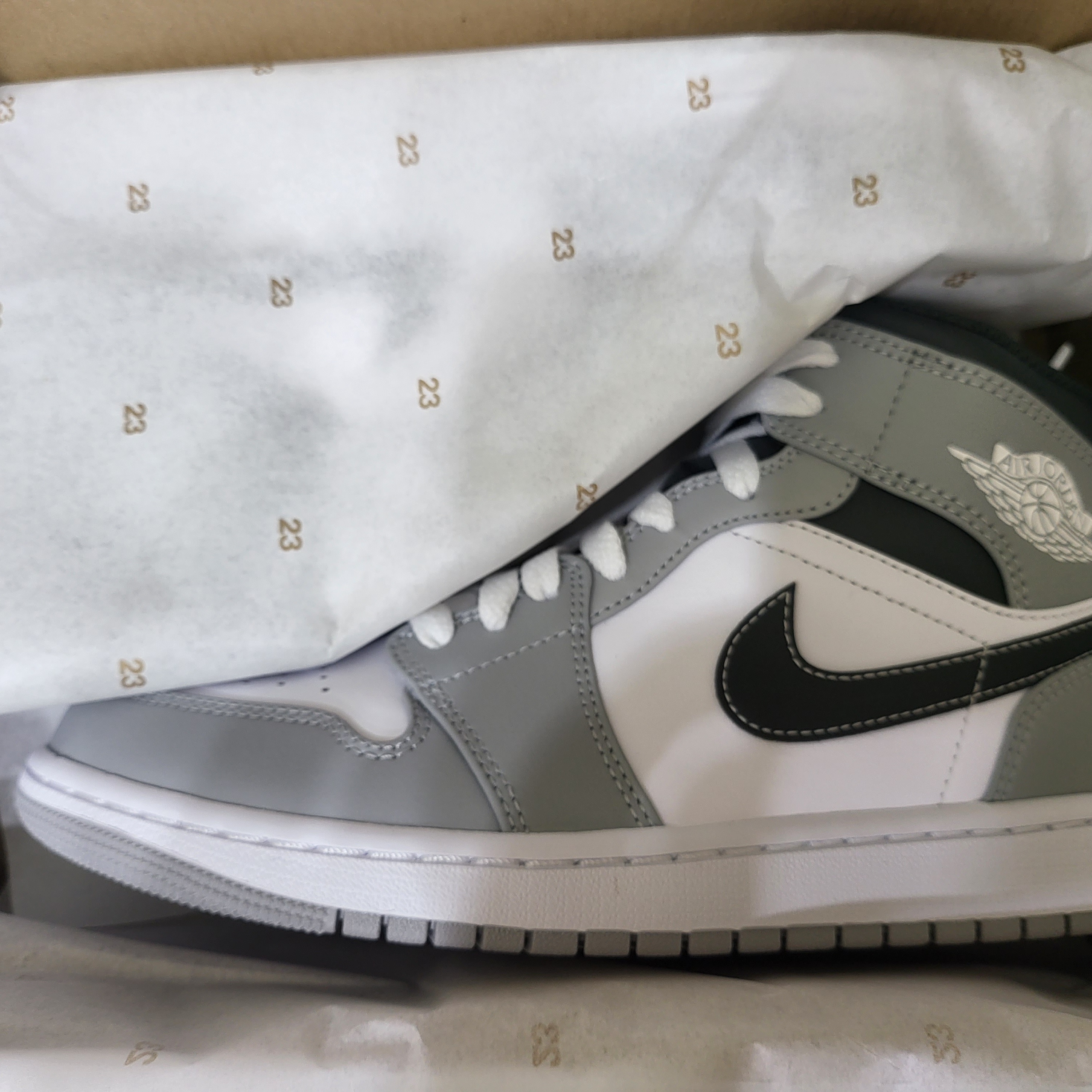 Jordan 1 Mid Light Smoke Grey Anthracite 착용 스타일