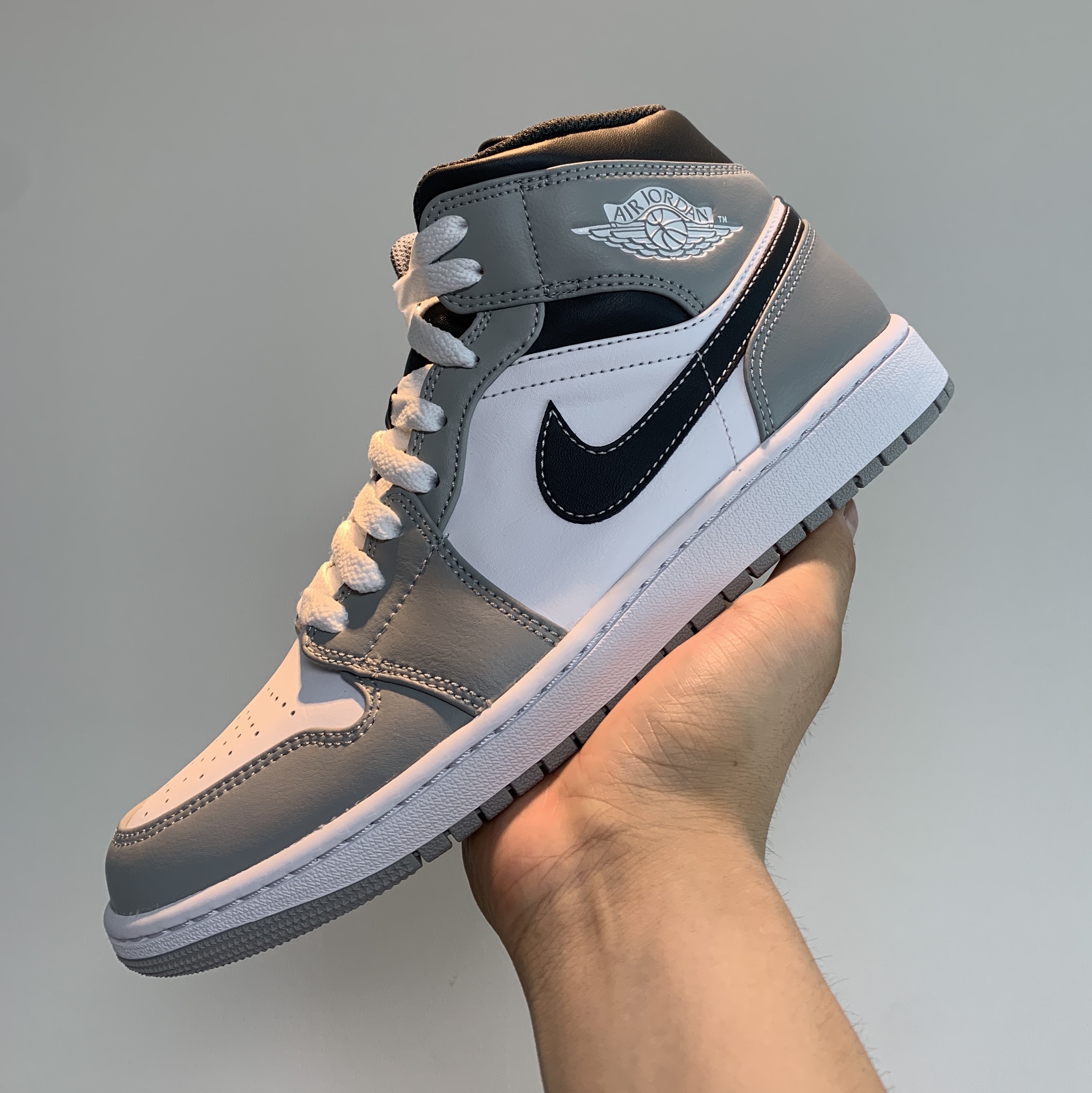 Jordan 1 Mid Light Smoke Grey Anthracite 착용 스타일