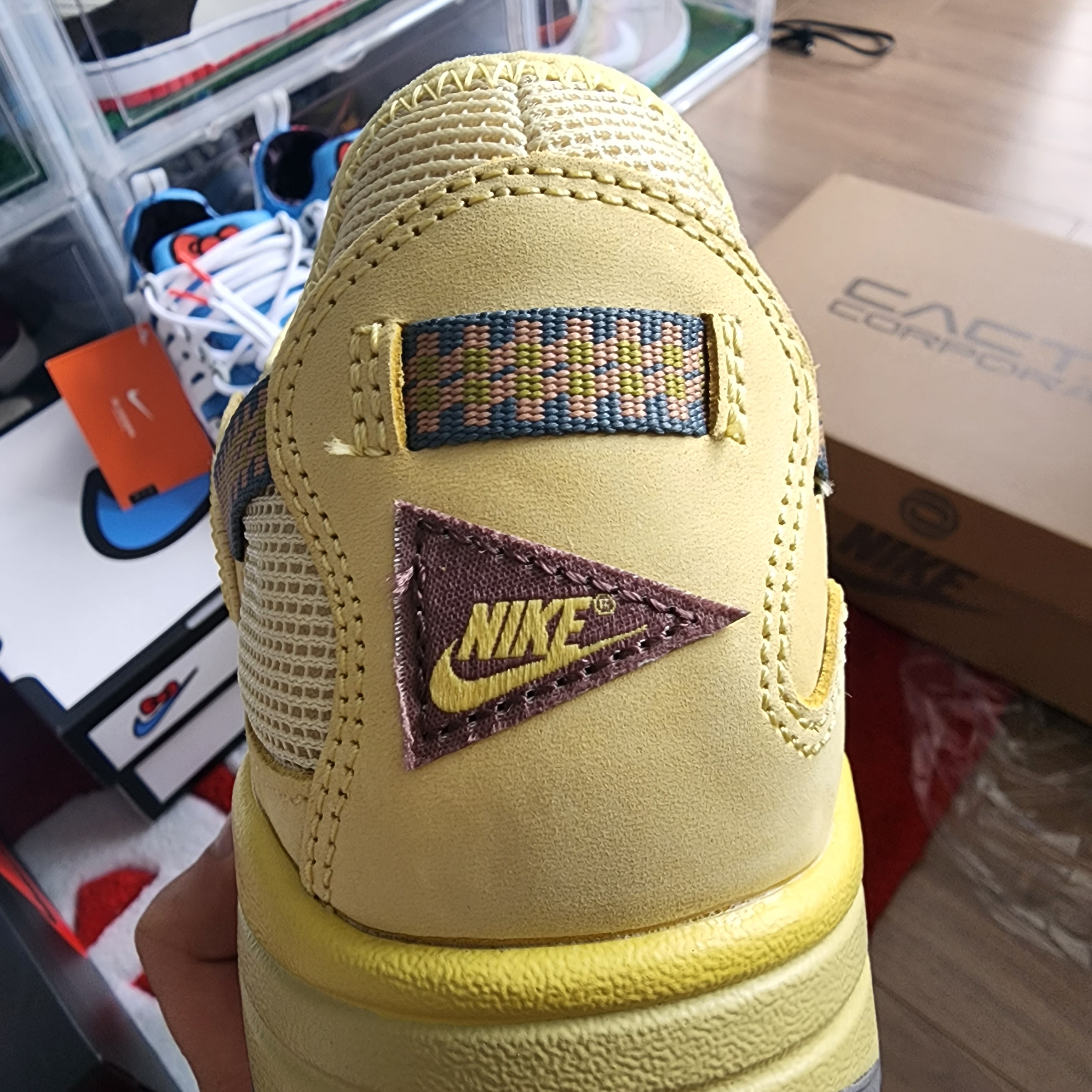 Nike x Travis Scott Air Max 1 Cact.us Gold 착용 스타일 - 5