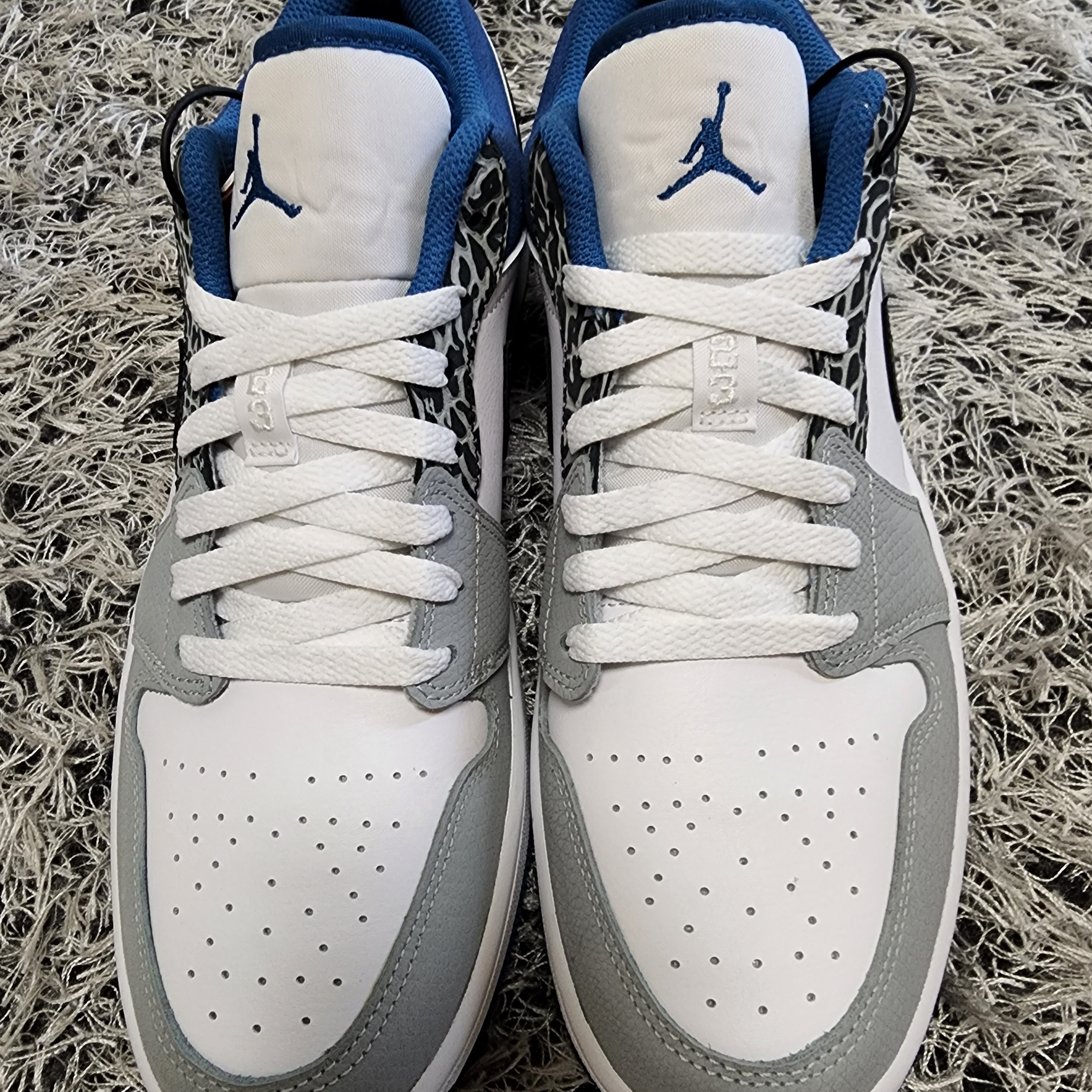 Jordan 1 Low SE White Cement Grey Blue 착용 스타일 - 2