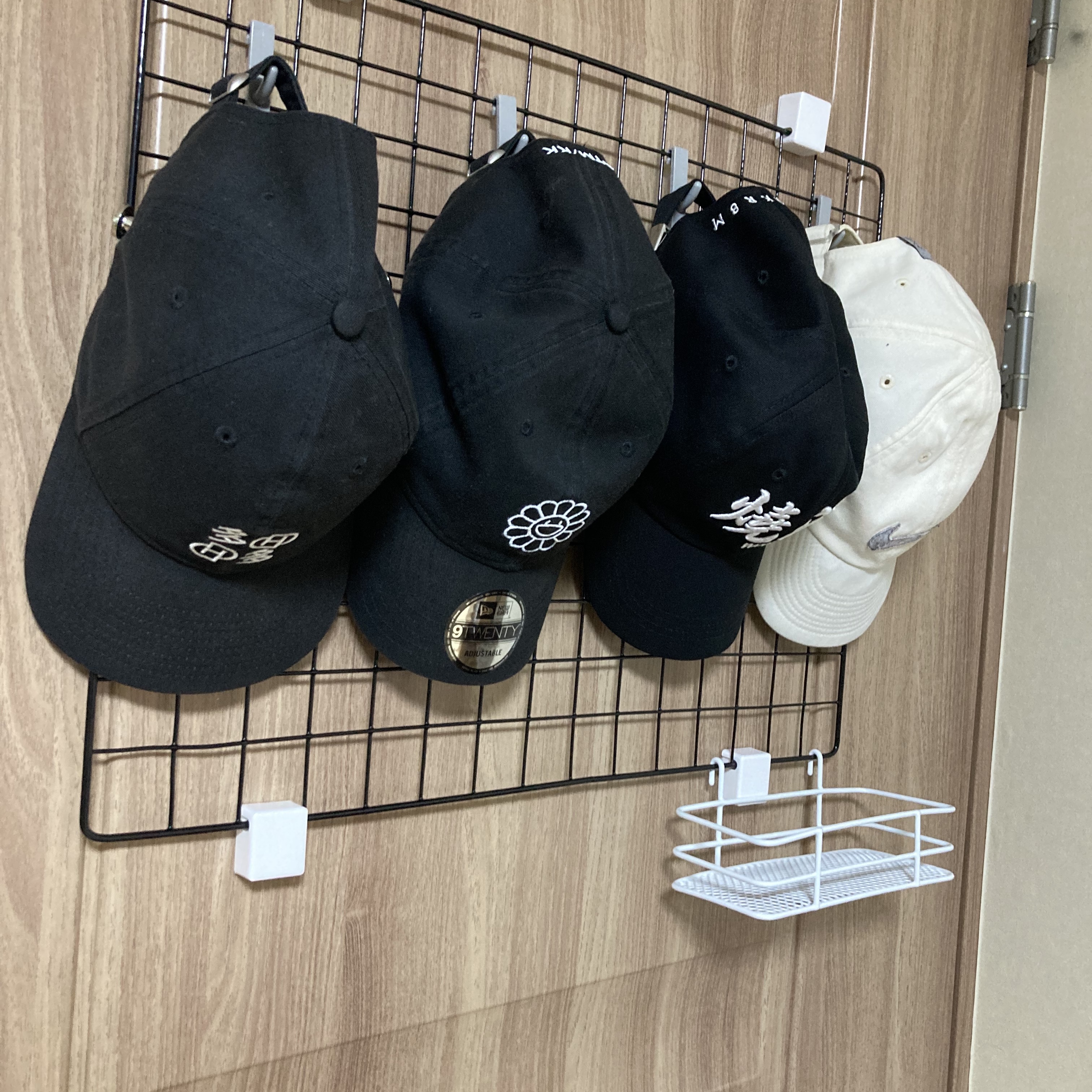 New Era x Murakami Takashi Ohana Unstructured Cap Black, Darkr8m Studio x Wonsoju Ball Cap Black 착용 스타일