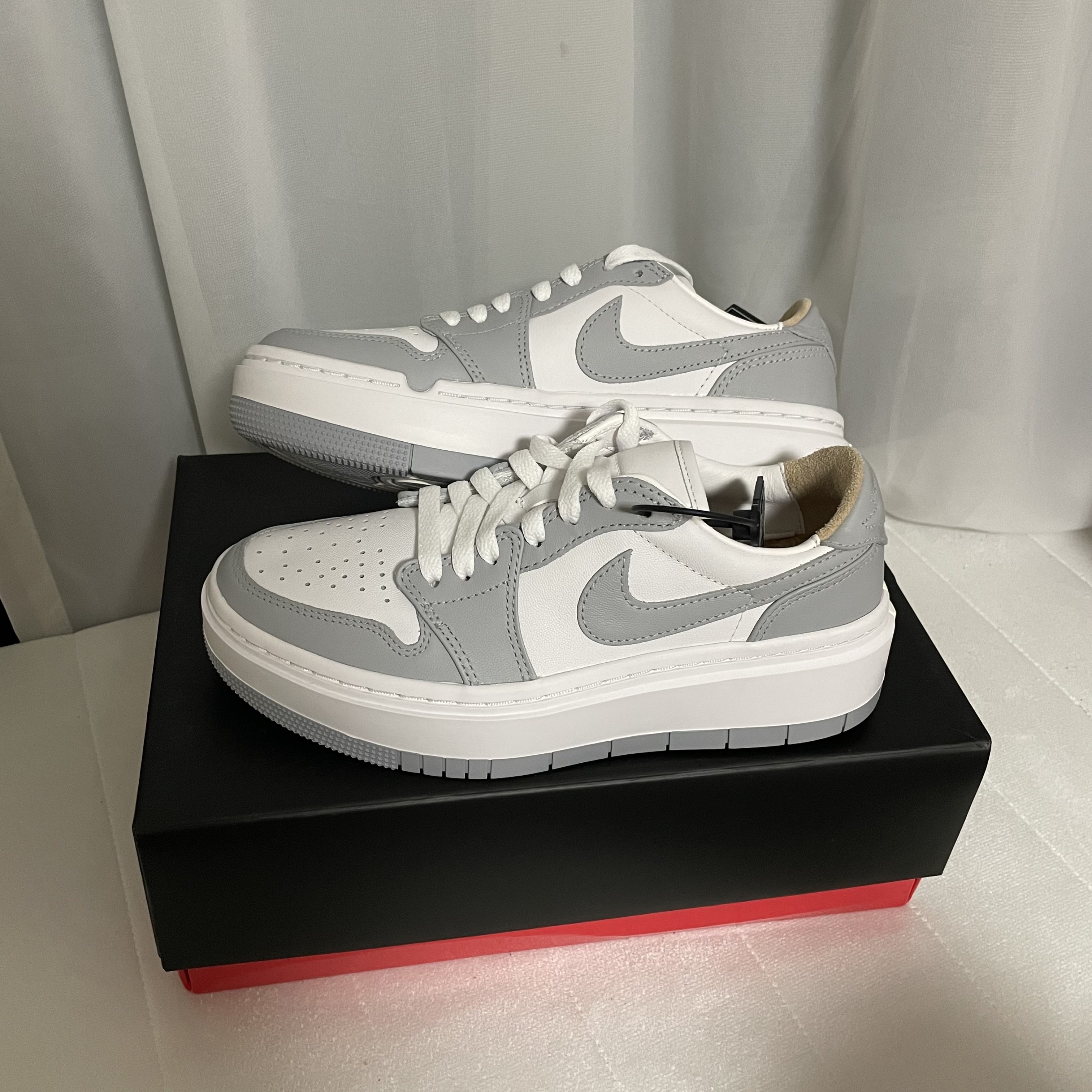 (W) Jordan 1 Elevate Low White and Wolf Grey, (W) Jordan 1 Elevate Low SE Bred 착용 스타일 - 1