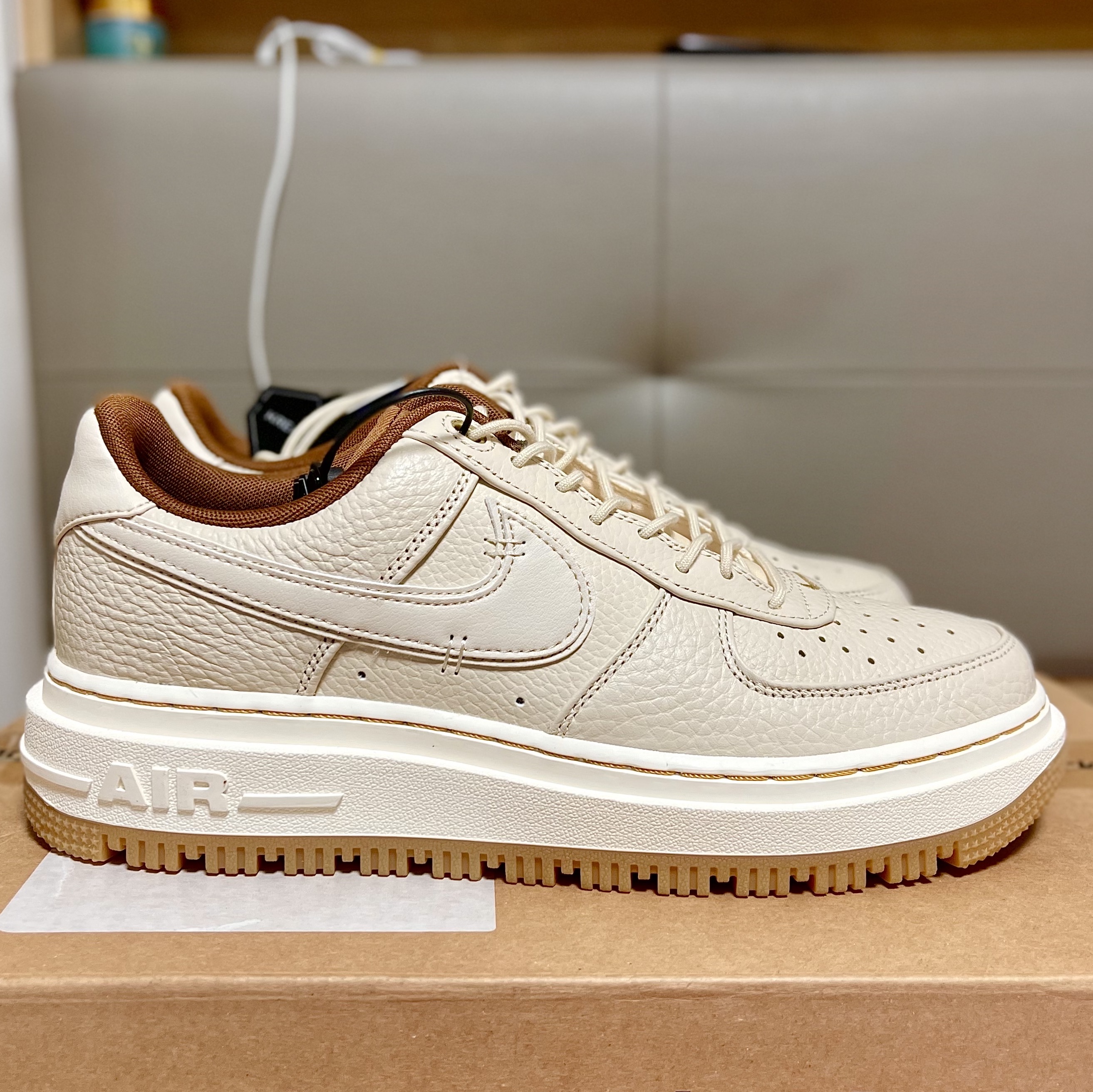 Nike Air Force 1 Luxe Pearl White 착용 스타일 - 3