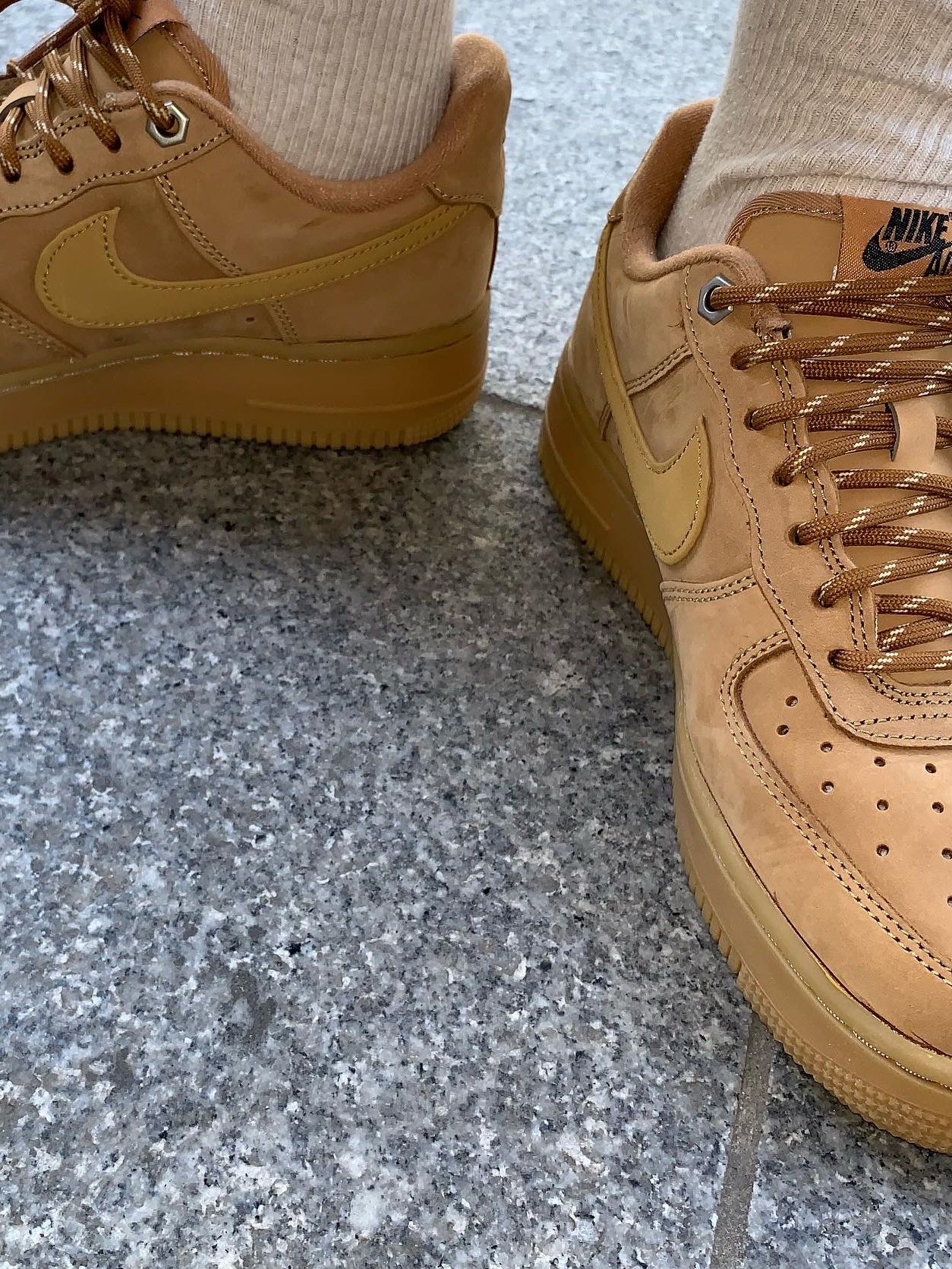 Nike Air Force 1 '07 WB Flax 착용 스타일 - 2