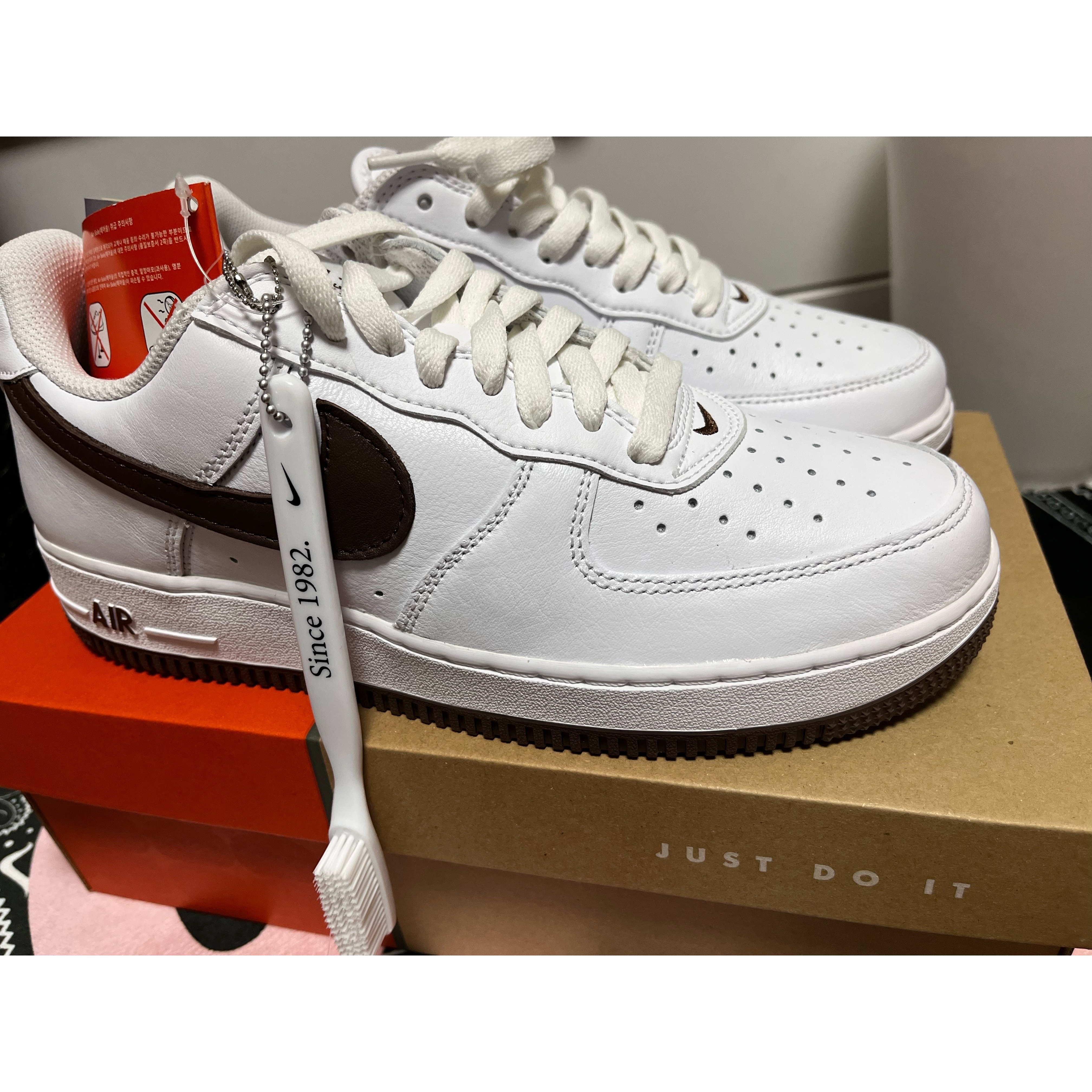Nike Air Force 1 Low Retro Color of the Month Chocolate 착용 스타일 - 1
