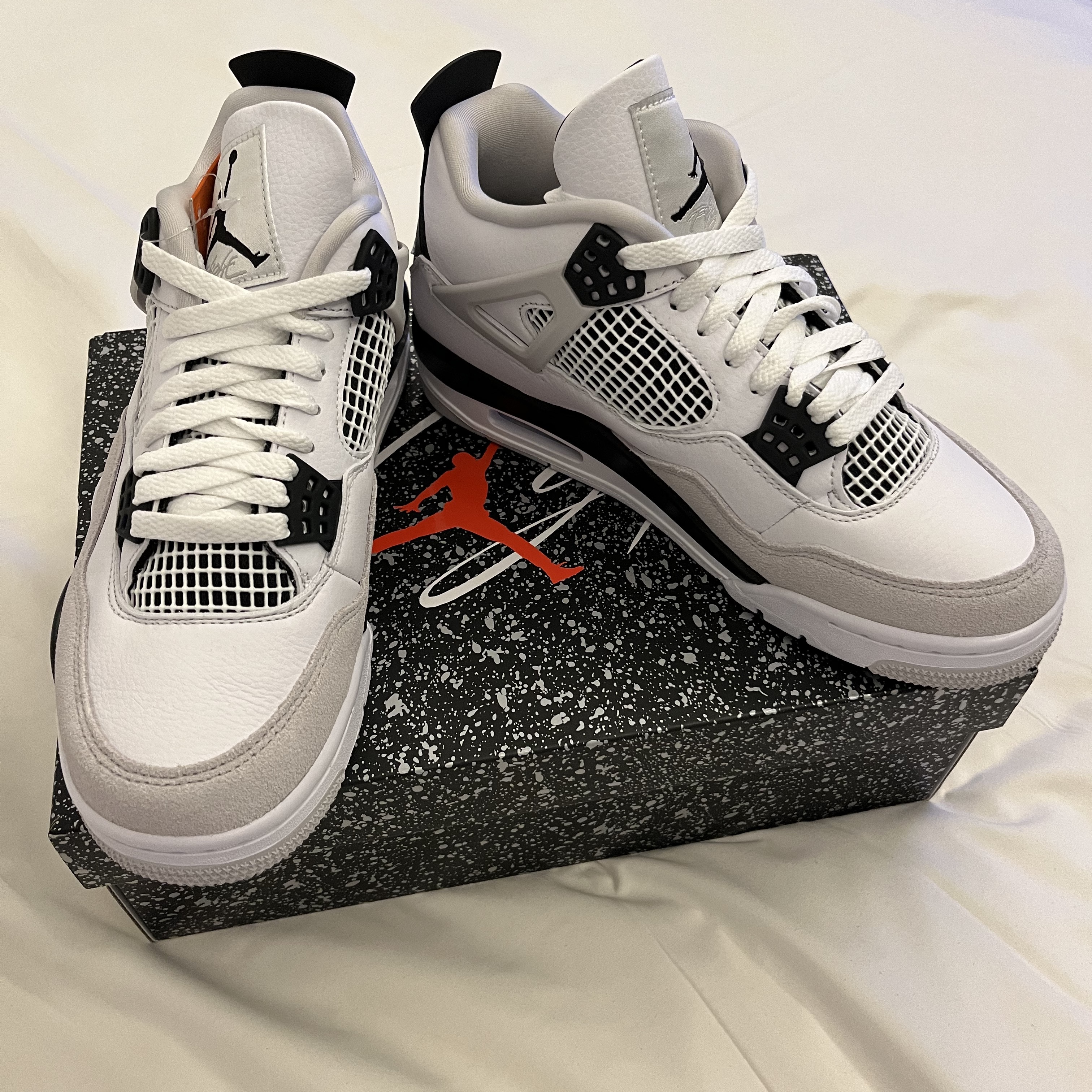 Jordan 4 Retro White and Black 착용 스타일