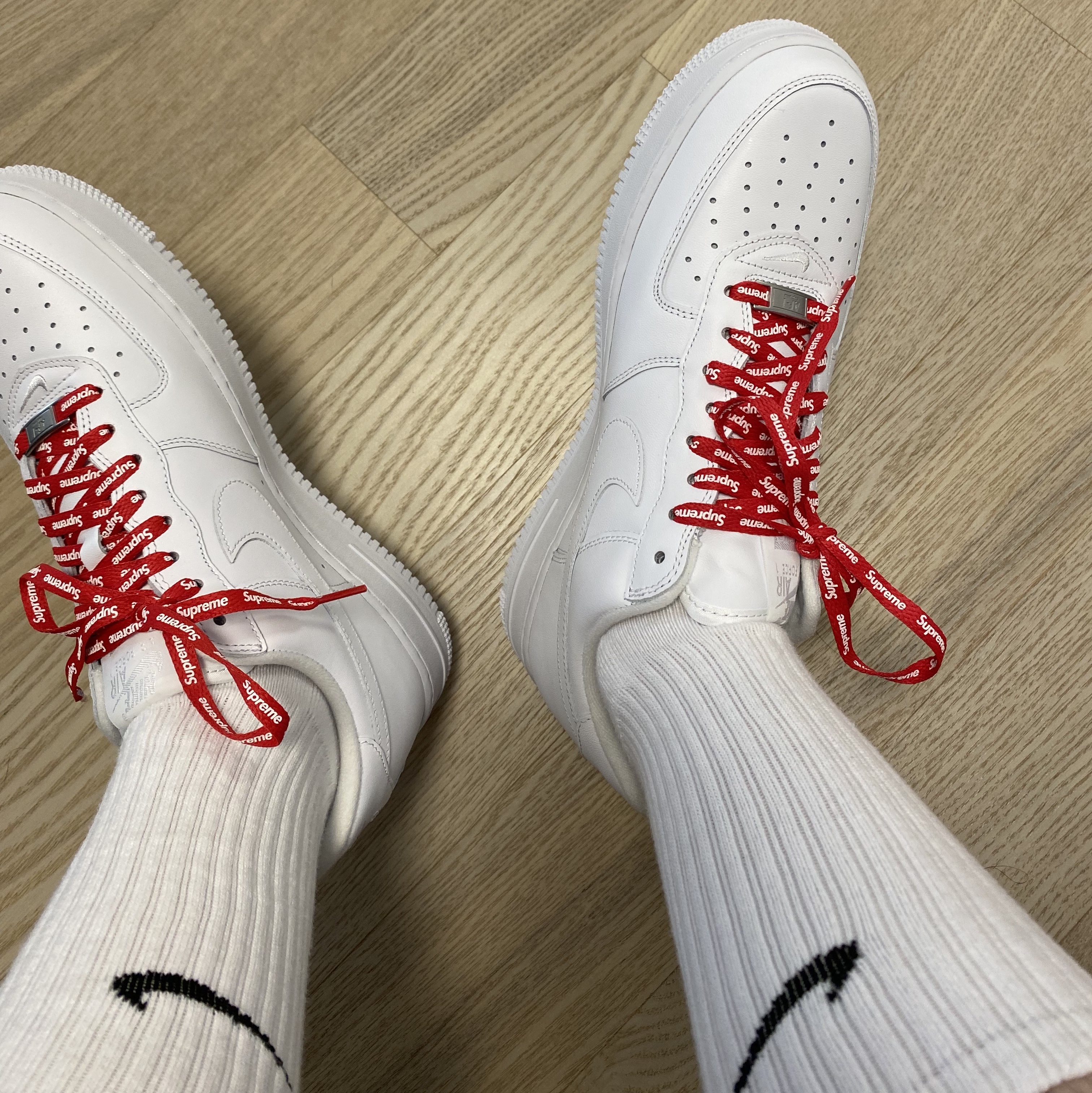Nike x Supreme Air Force 1 Low White 착용 스타일
