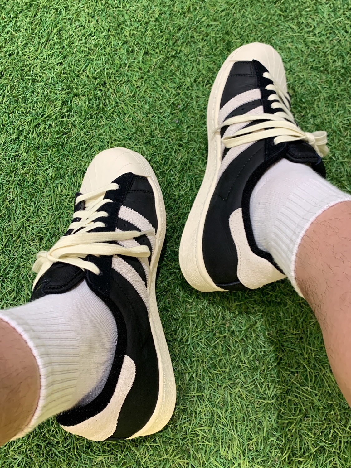 Adidas Superstar 82 Off White Dark Green, Adidas Superstar 82 Black White 착용 스타일 - 2