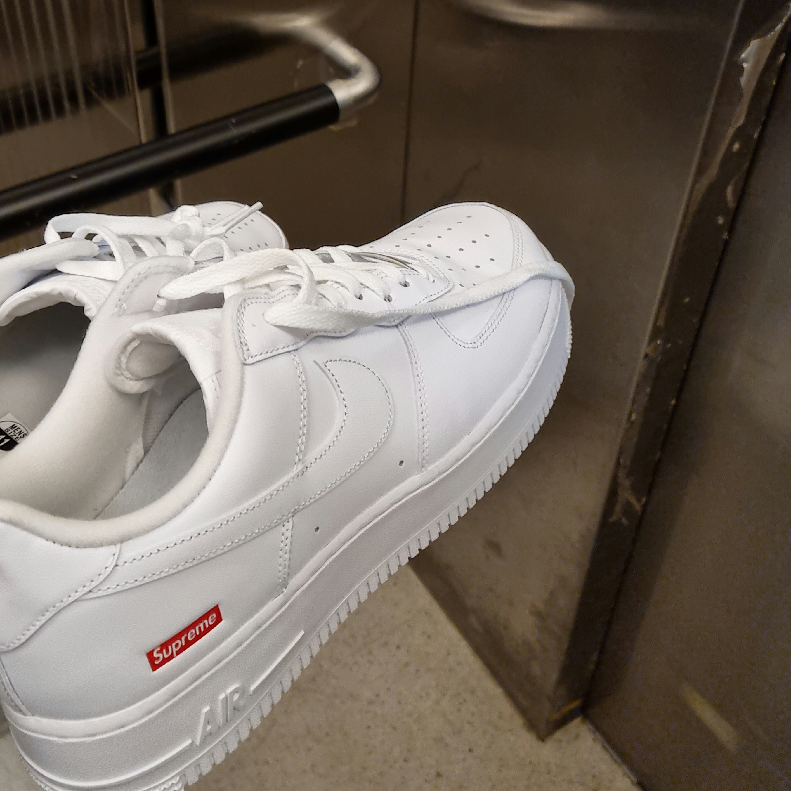 Nike x Supreme Air Force 1 Low White 착용 스타일