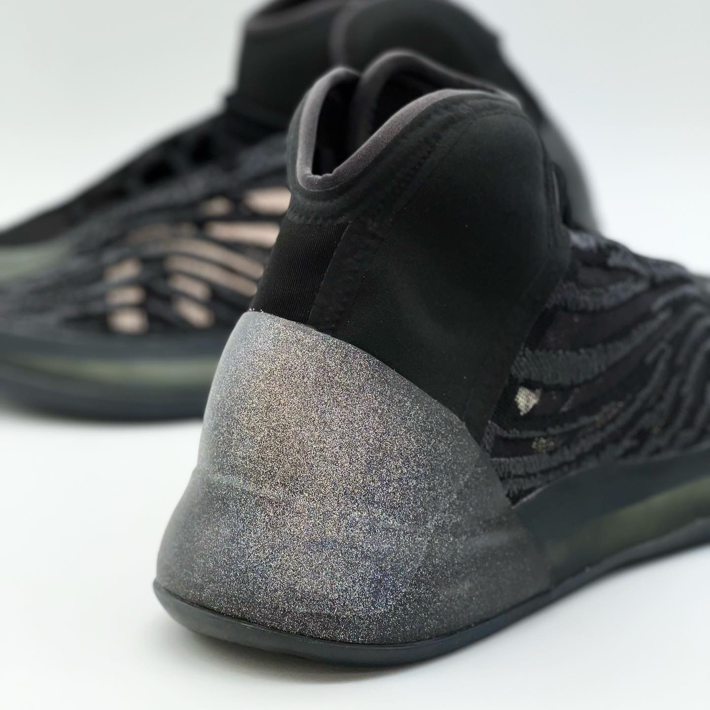 Adidas Yeezy QNTM Onyx 착용 스타일 - 3