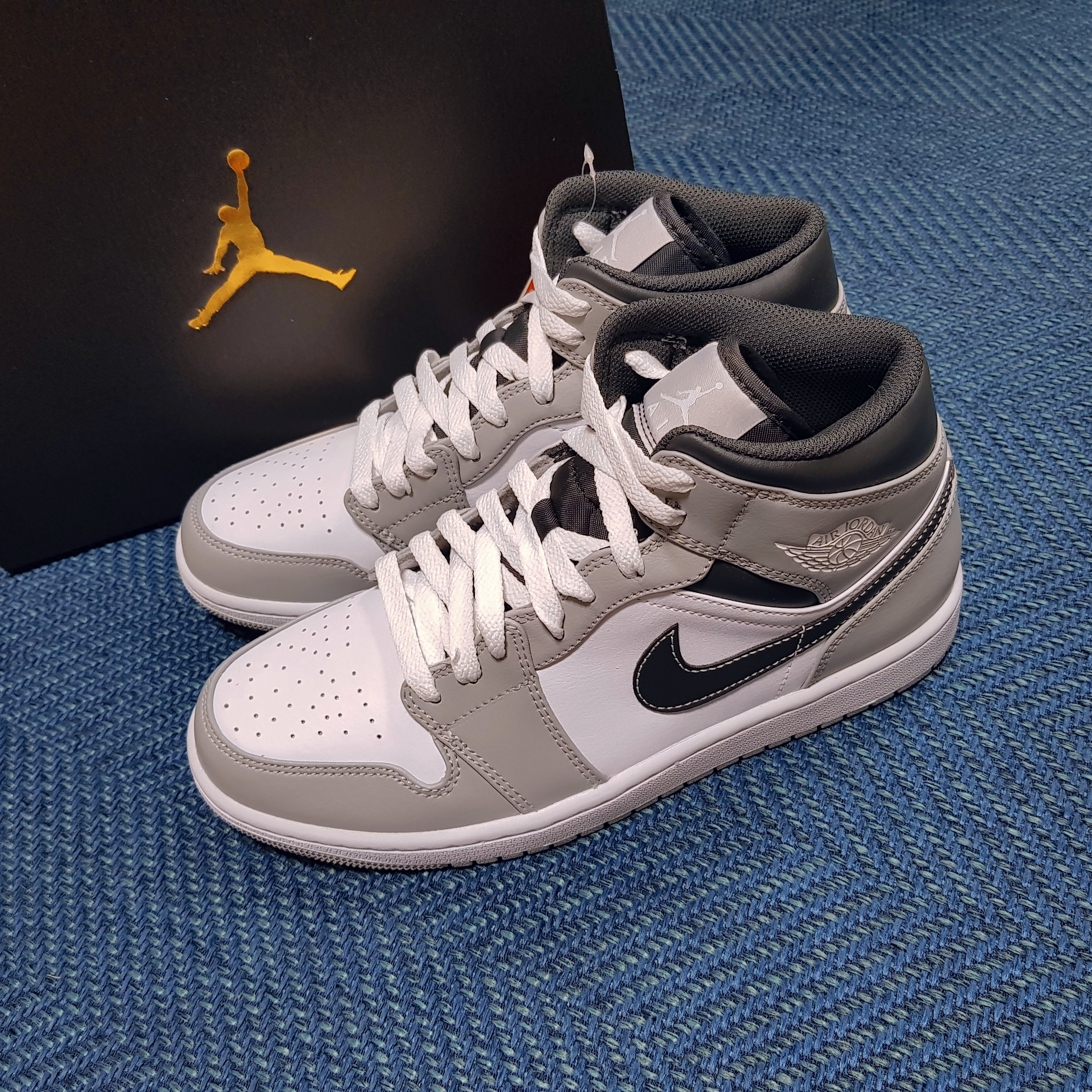 Jordan 1 Mid Light Smoke Grey Anthracite 착용 스타일