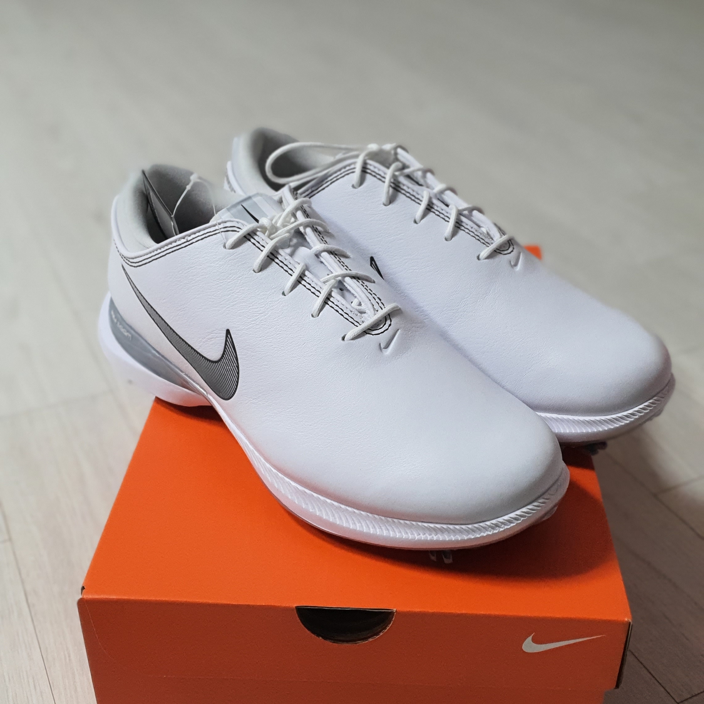 Nike Air Zoom Victory Tour 2 Wide White Metallic Platinum 착용 스타일