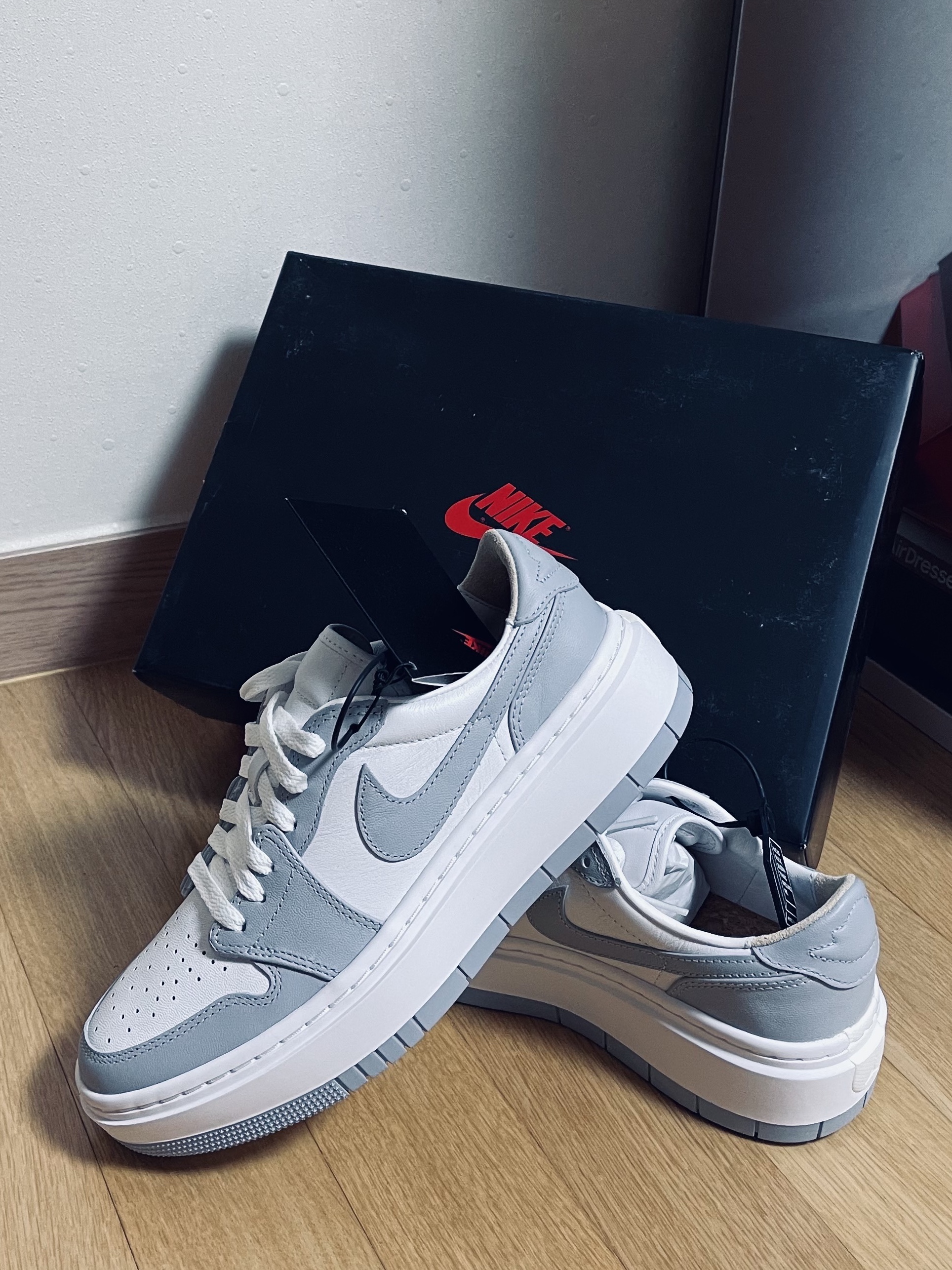 (W) Jordan 1 Elevate Low White and Wolf Grey 착용 스타일