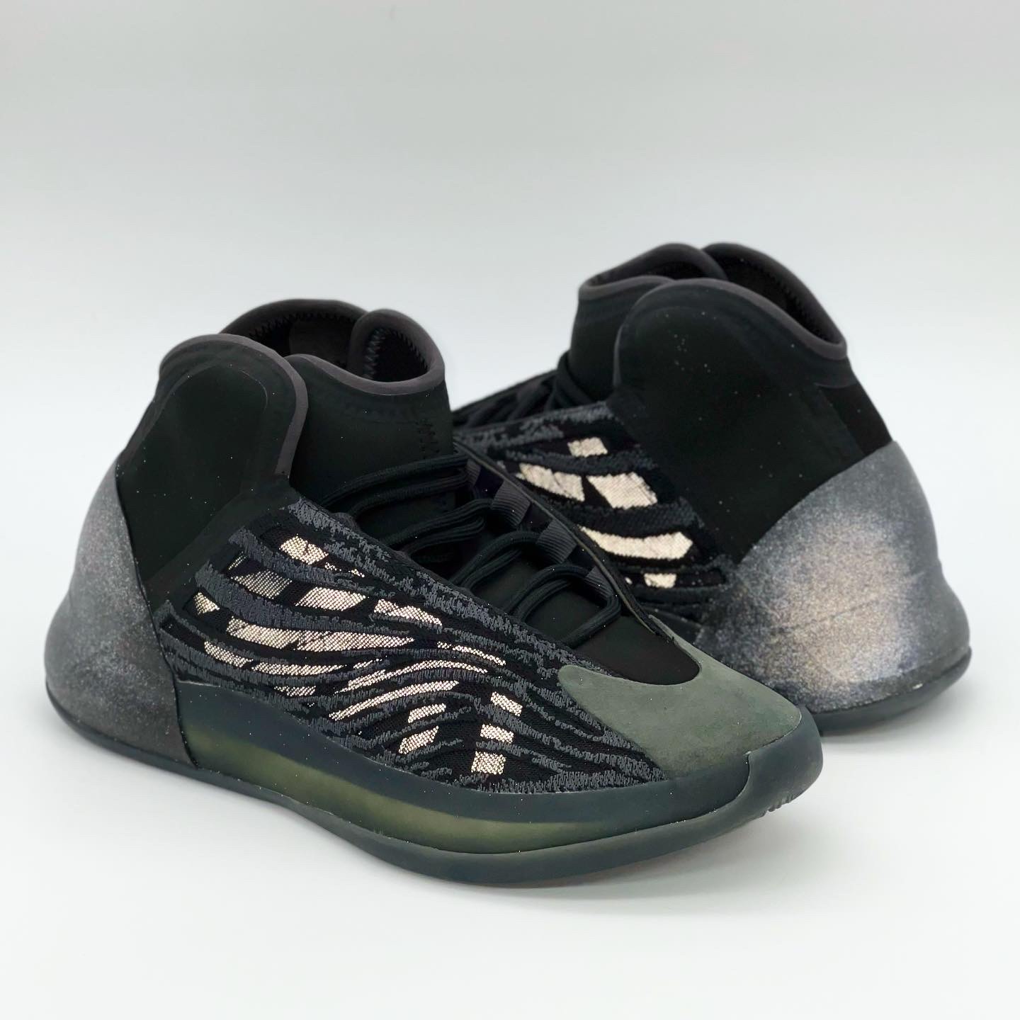 Adidas Yeezy QNTM Onyx 착용 스타일 - 2