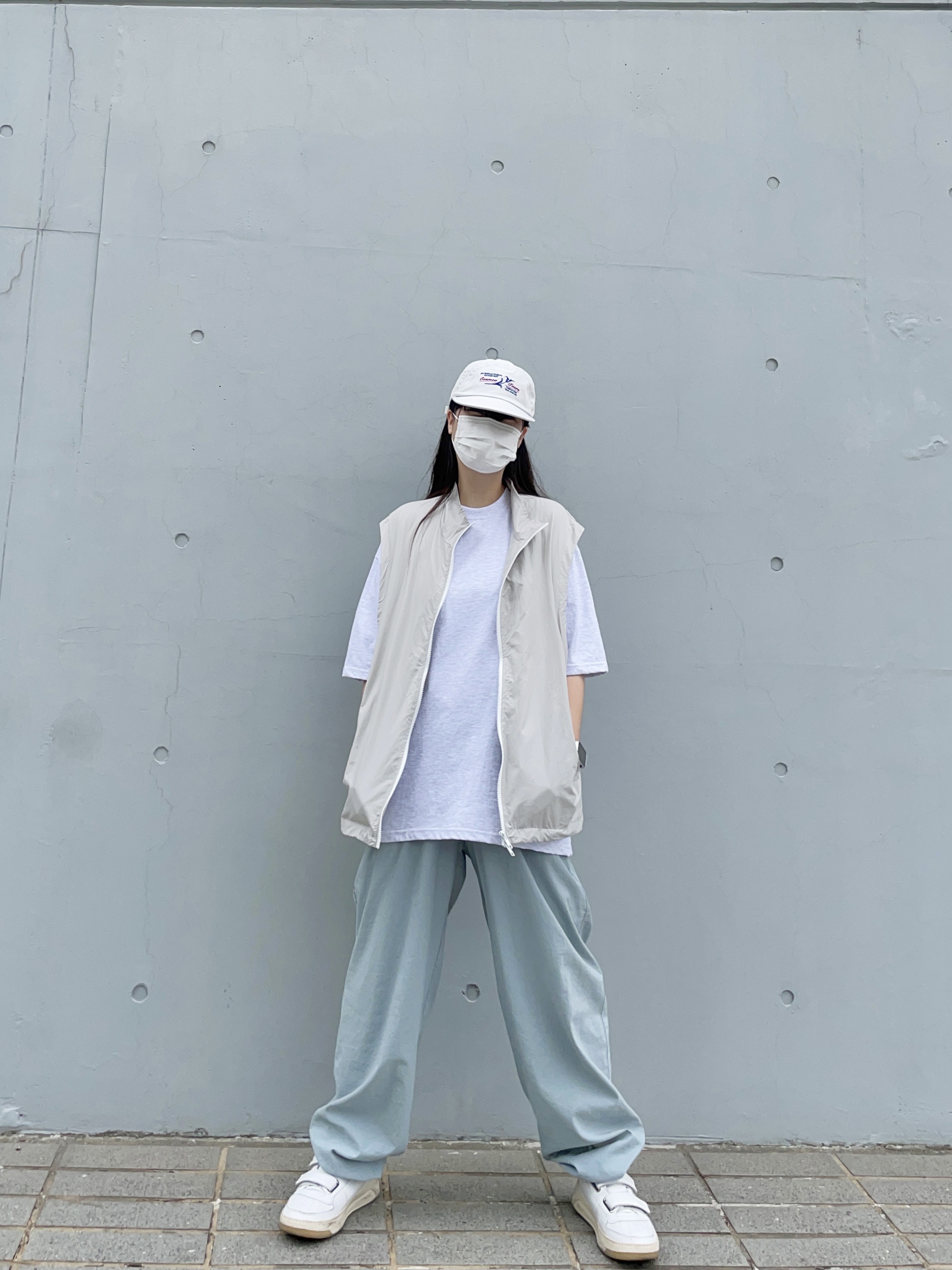 Acne Studios Perey Velcro Strap Sneakers White 착용 스타일 - 3