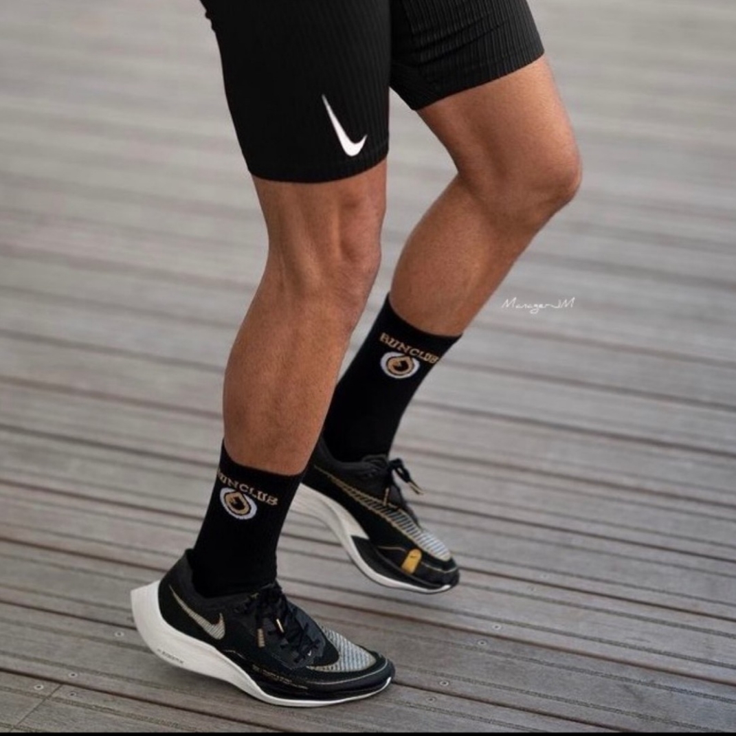 Nike ZoomX Vaporfly Next% 2 Black Gold 착용 스타일