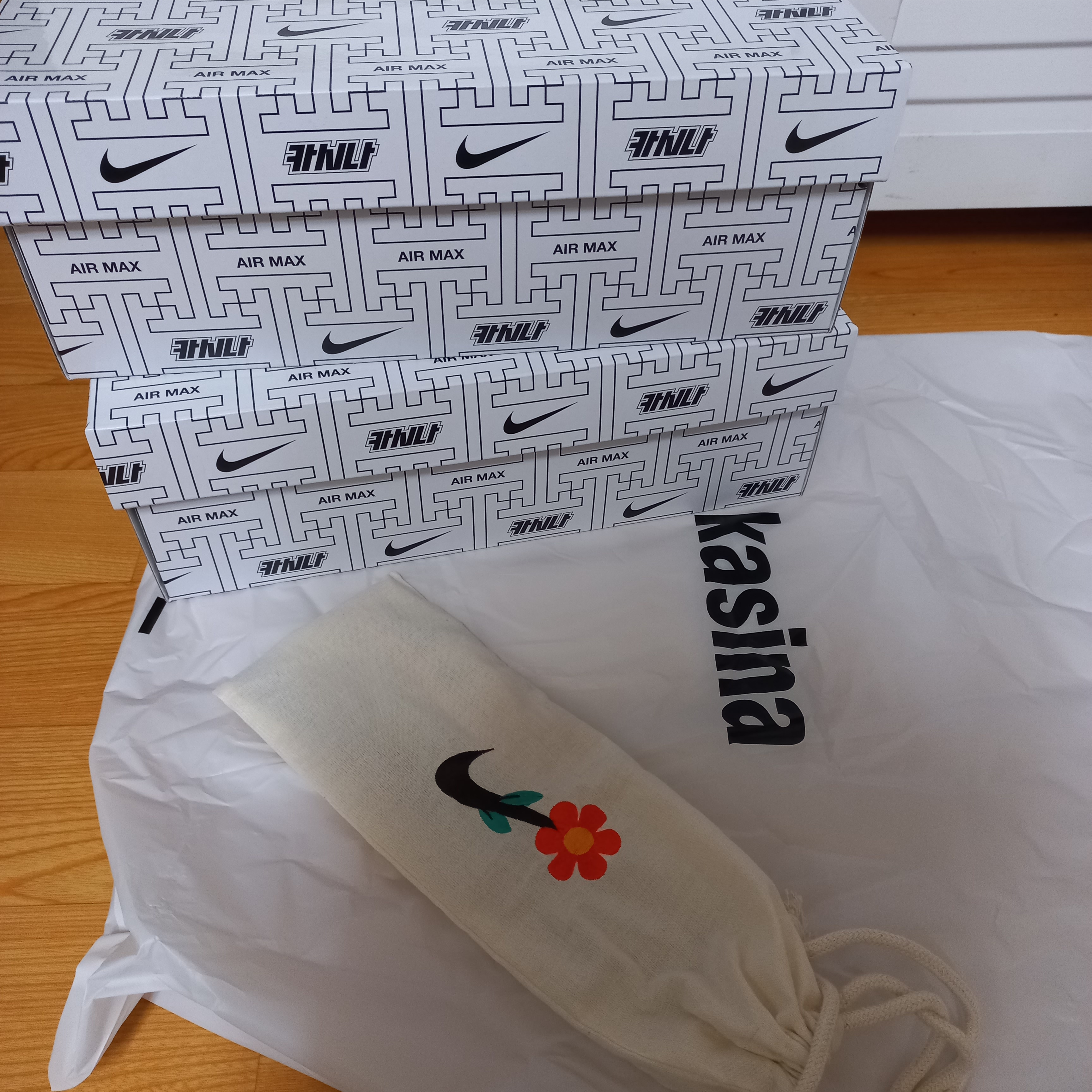 Nike x Kasina Air Max 1 SP Won-Ang Orange (With Special Gift), Nike x Kasina Air Max 1 SP Won-Ang Particle Grey 착용 스타일 - 3