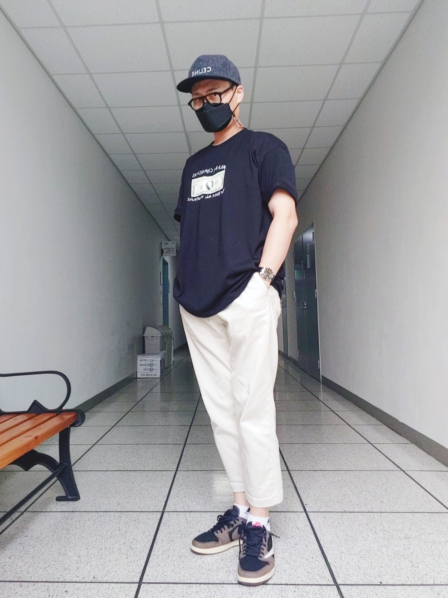 Jordan 1 x Travis Scott Retro Low OG SP Mocha, Supreme Spend It T-Shirt Black - 21FW 착용 스타일